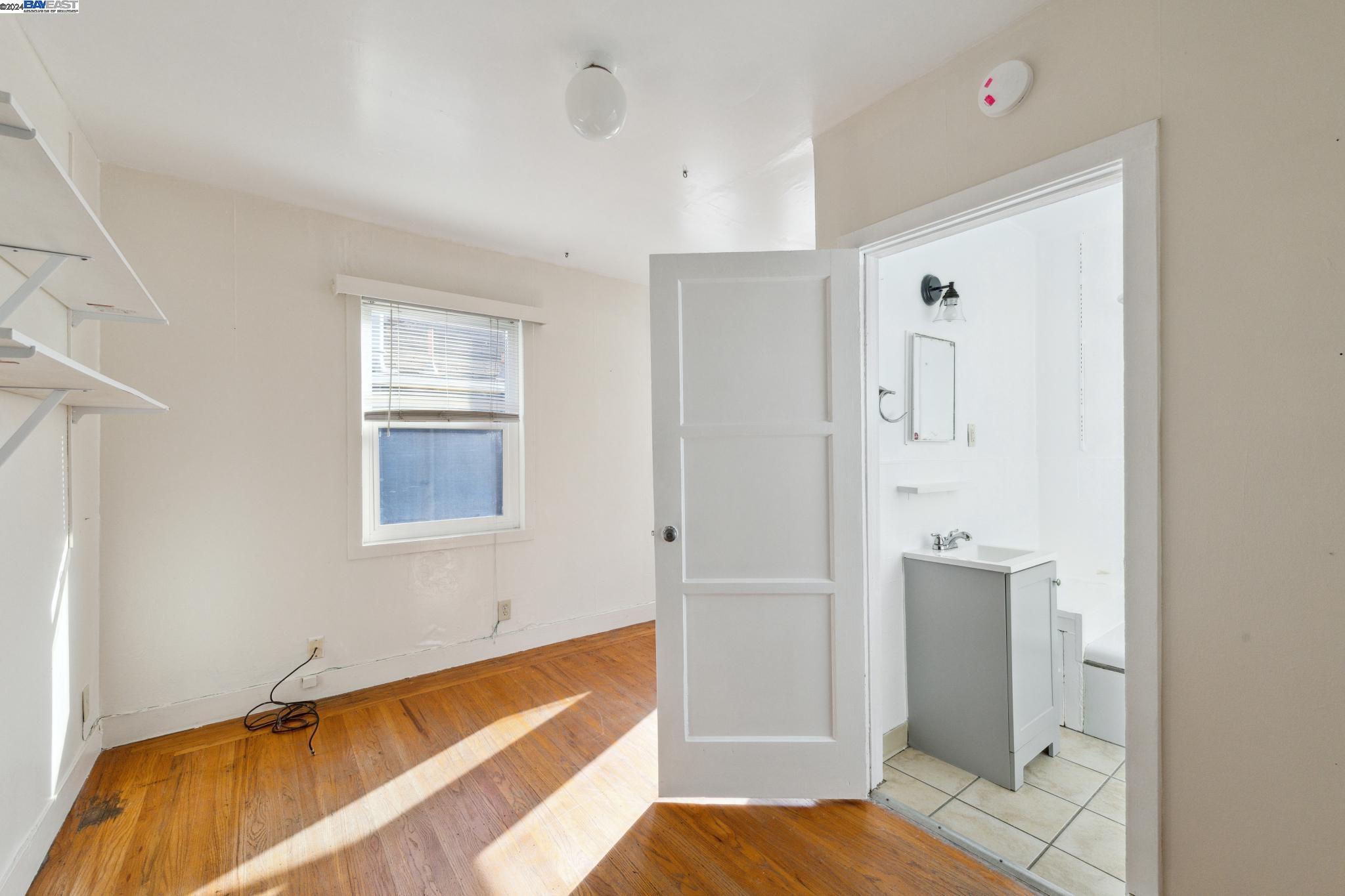 2238 Roosevelt Ave