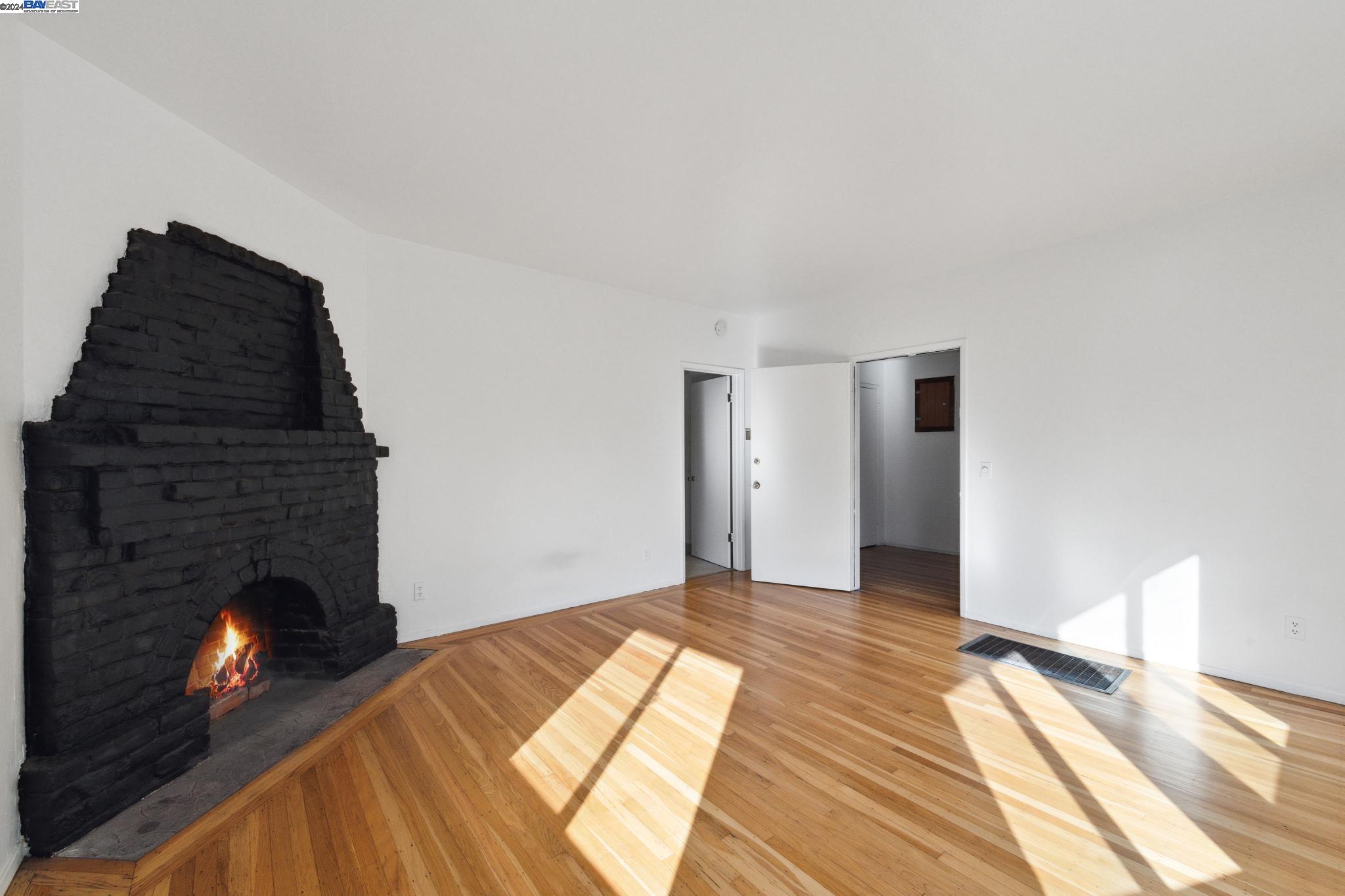 2238 Roosevelt Ave