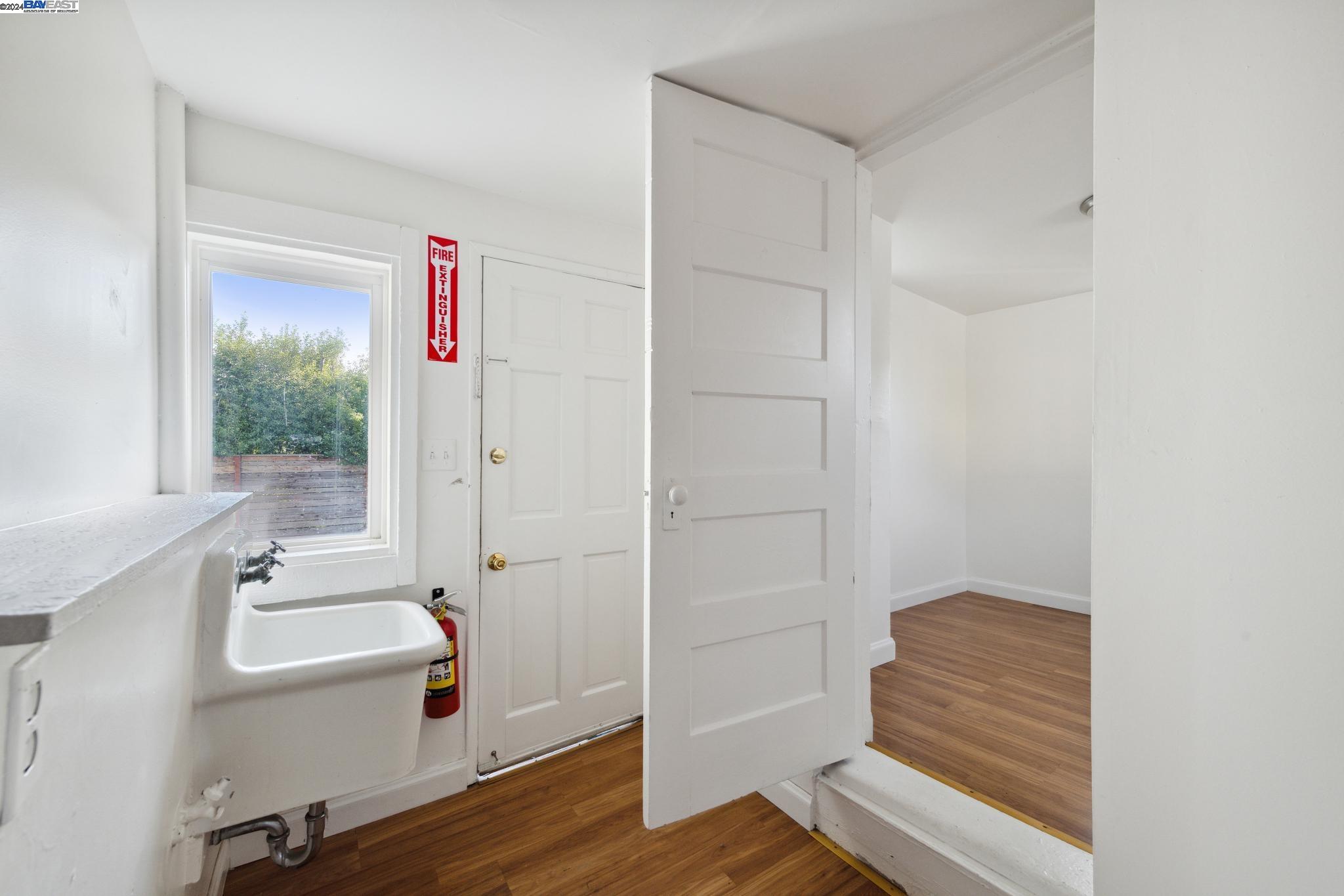 2238 Roosevelt Ave