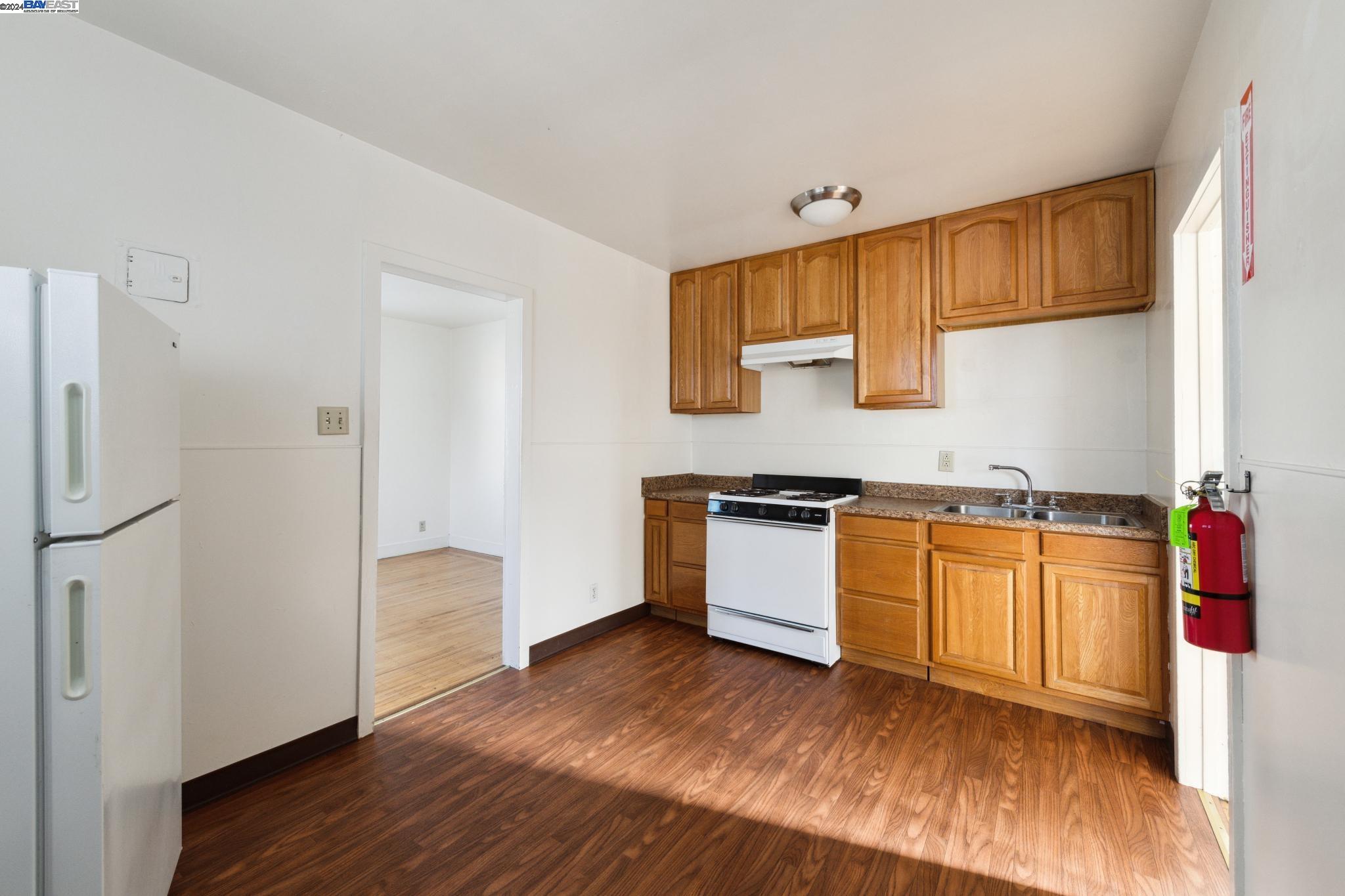 2238 Roosevelt Ave