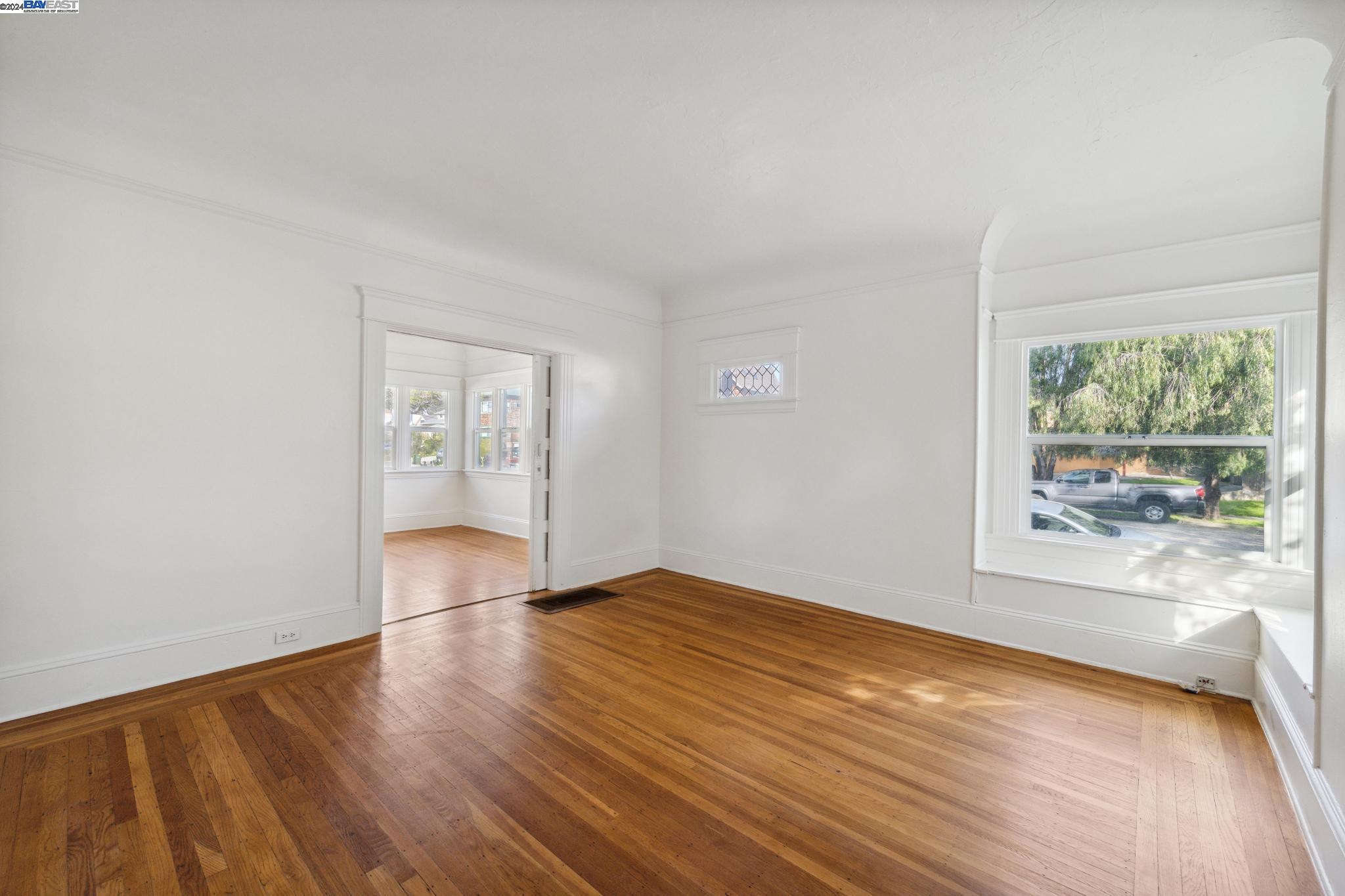 2238 Roosevelt Ave