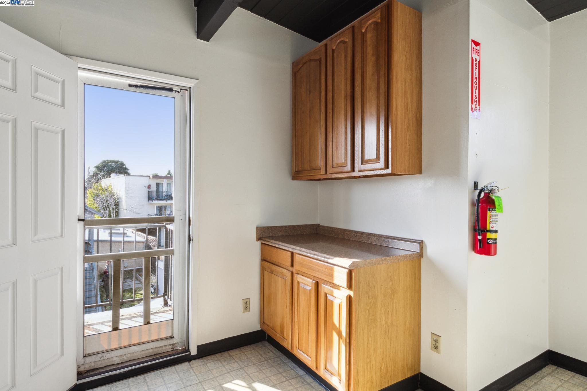 2238 Roosevelt Ave