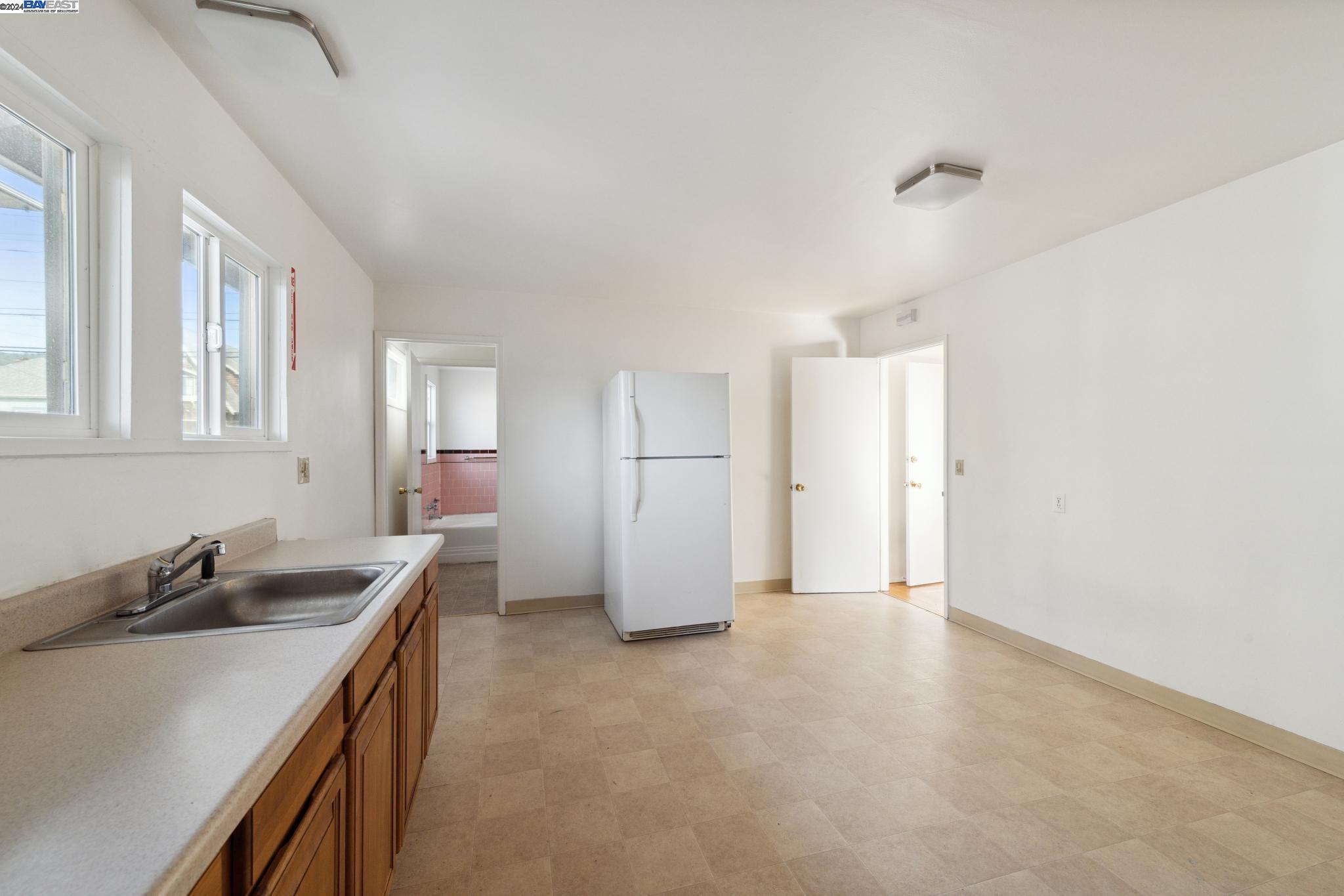 2238 Roosevelt Ave