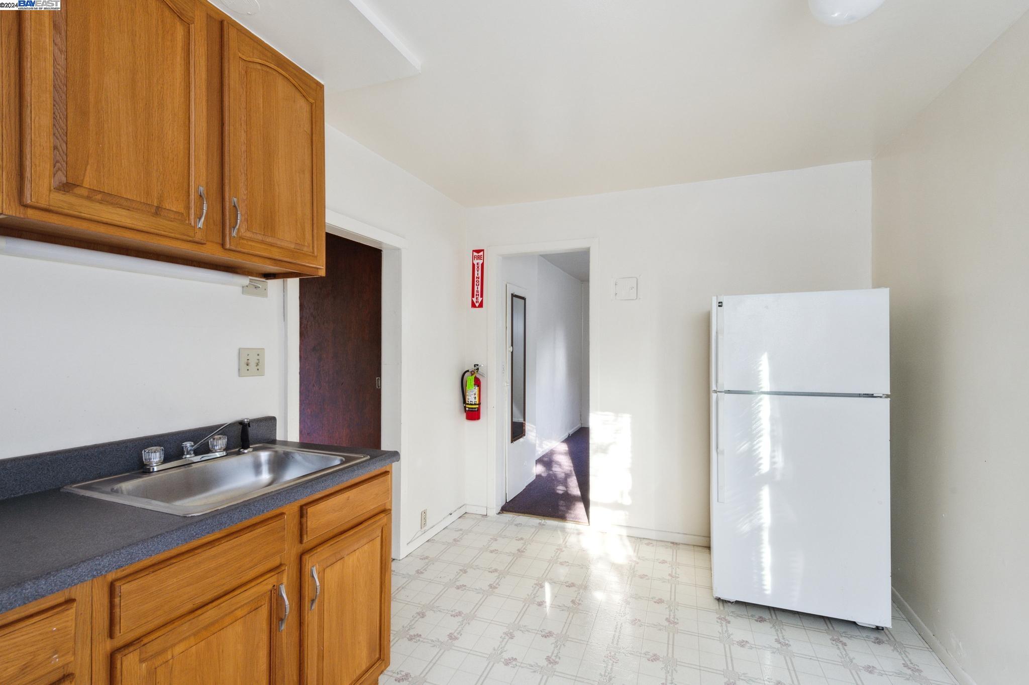 2238 Roosevelt Ave