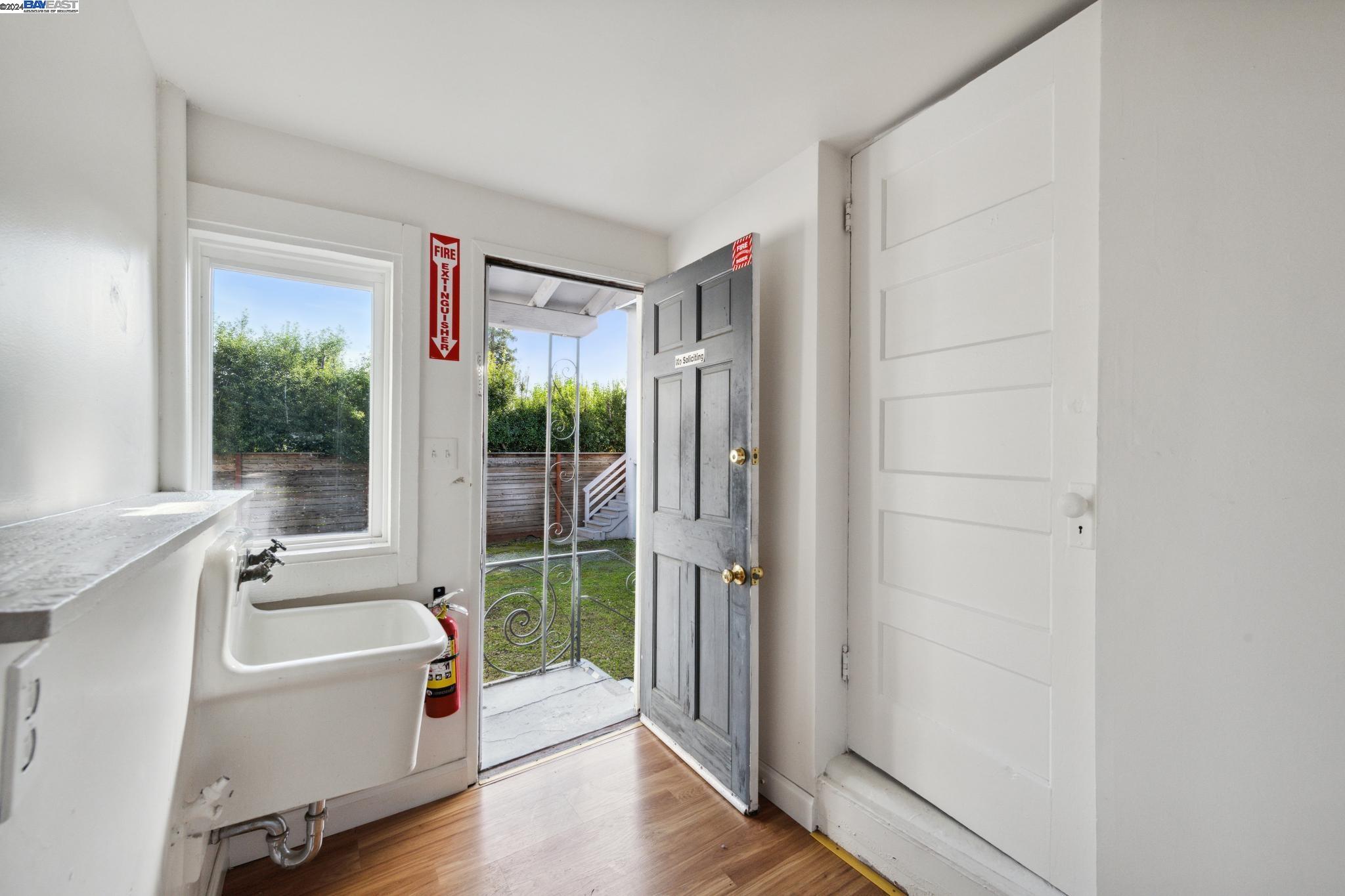 2238 Roosevelt Ave