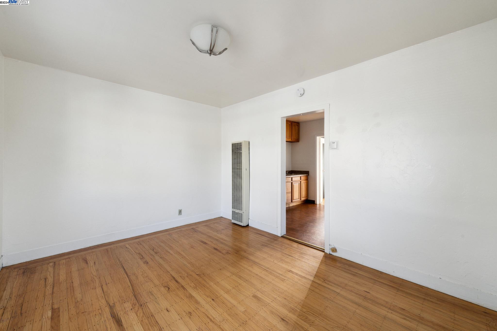 2238 Roosevelt Ave