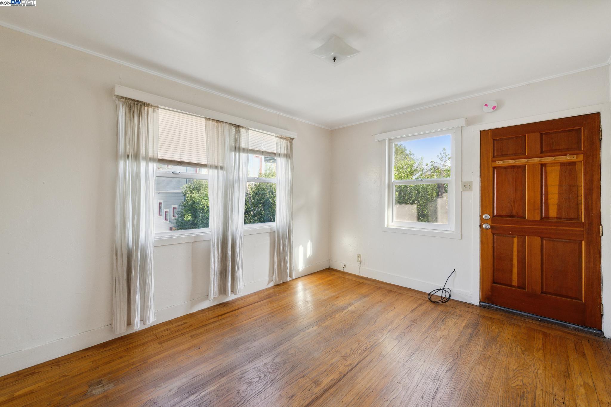 2238 Roosevelt Ave