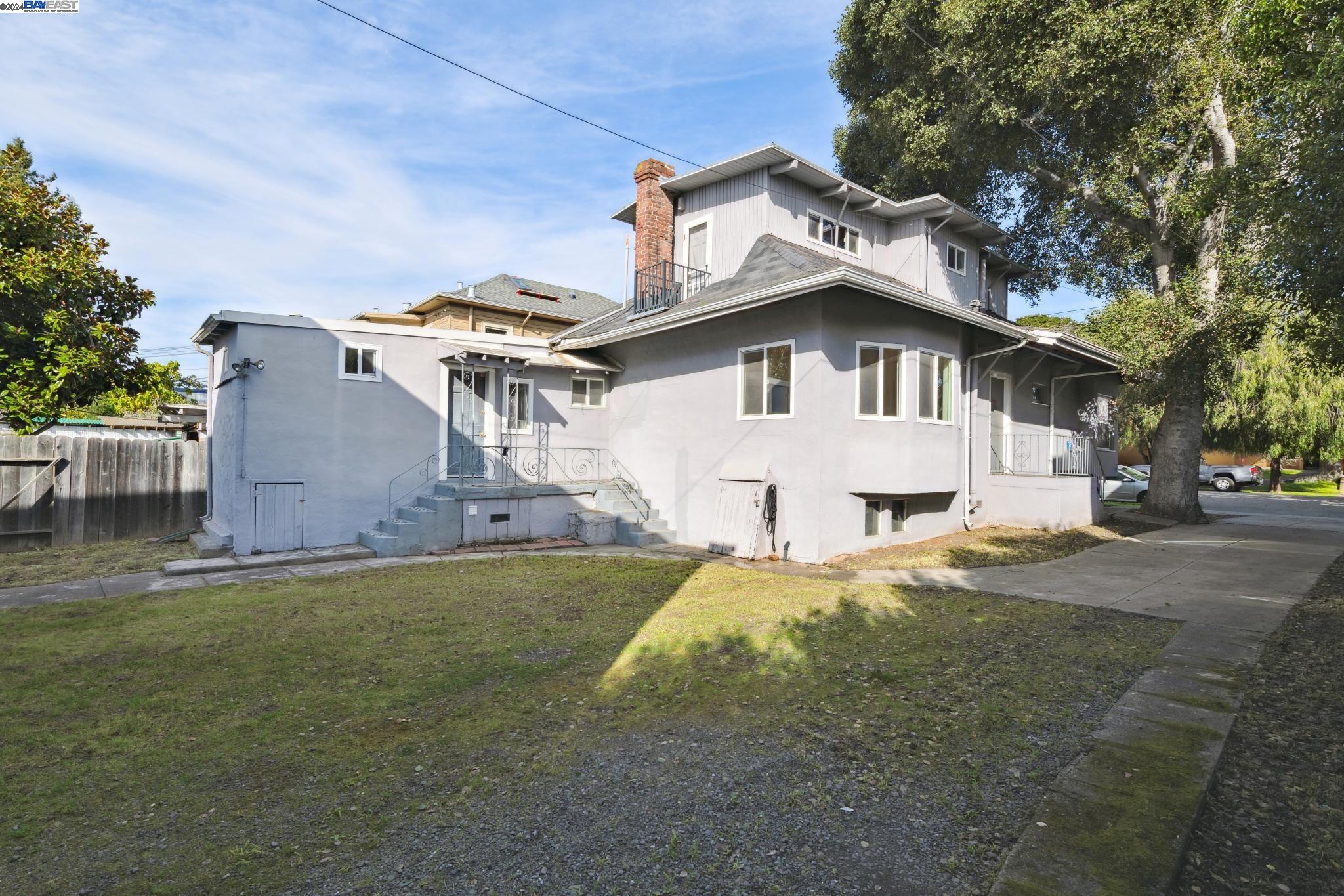 2238 Roosevelt Ave