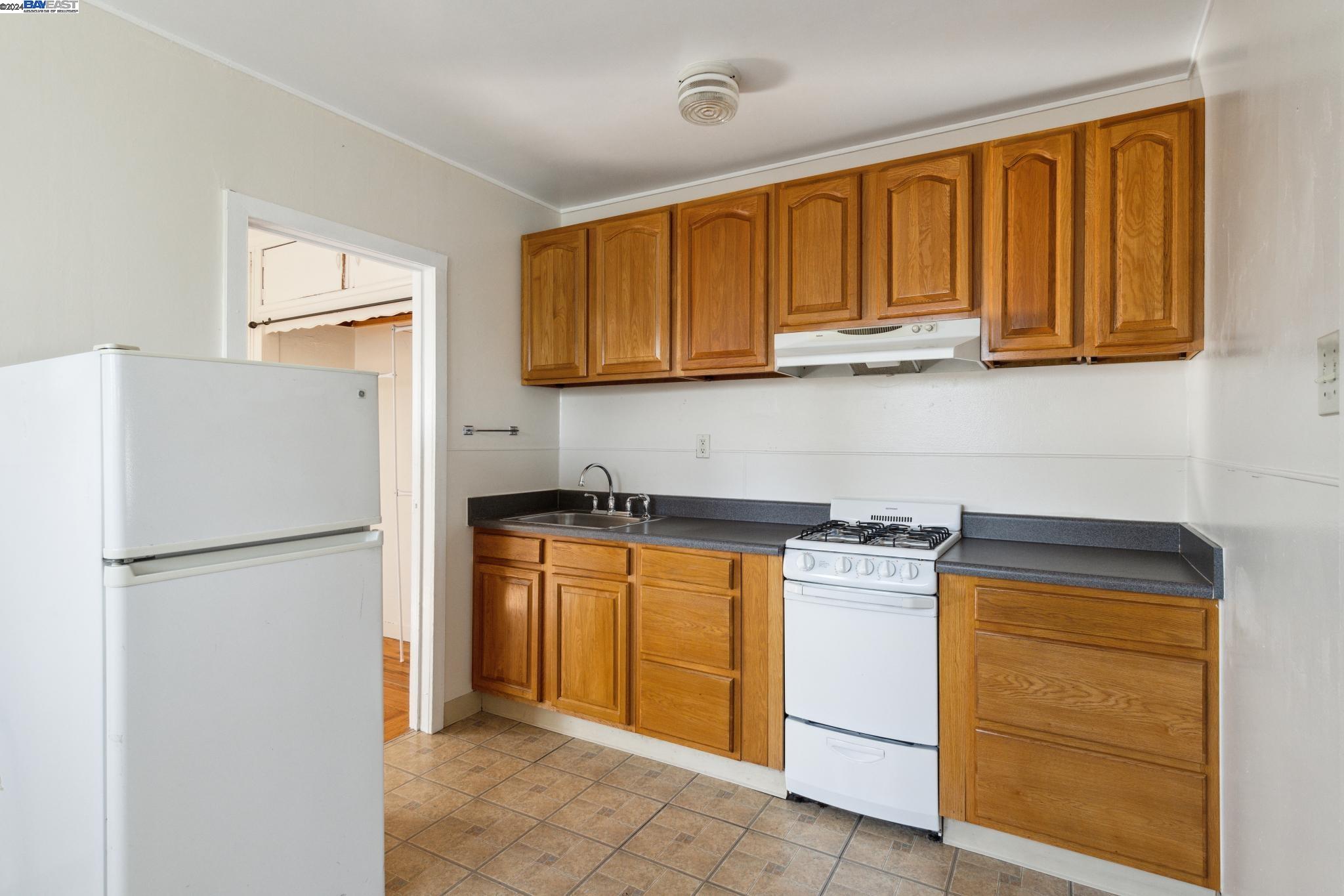 2238 Roosevelt Ave