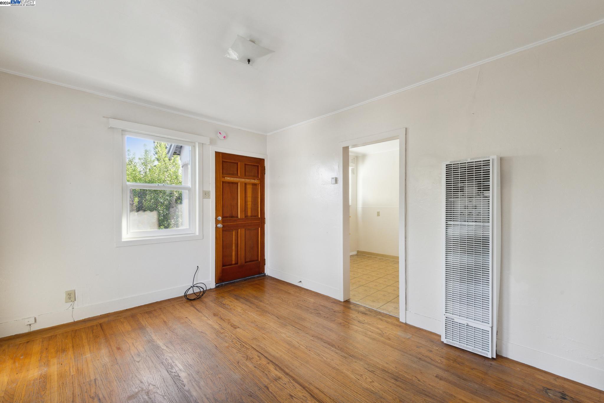 2238 Roosevelt Ave
