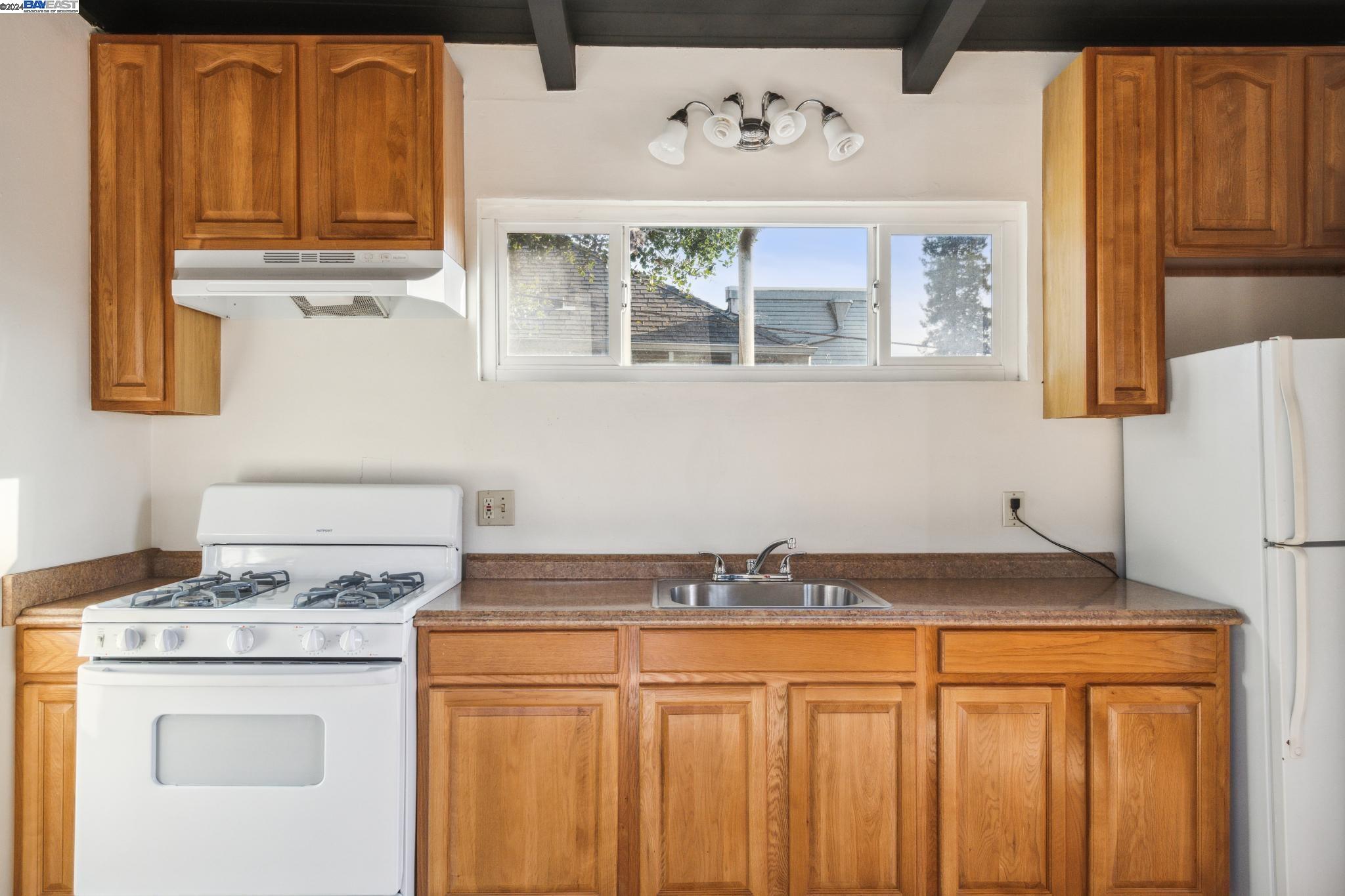 2238 Roosevelt Ave