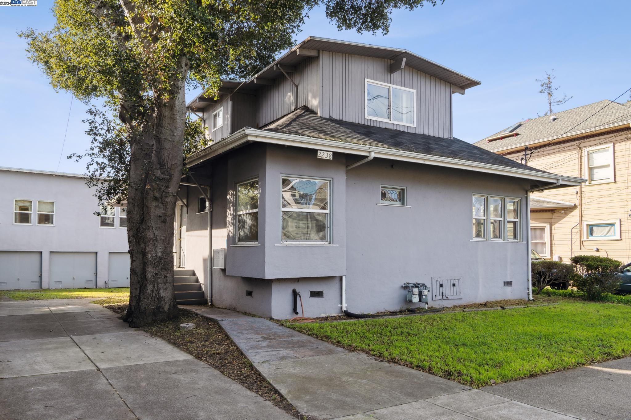 2238 Roosevelt Ave