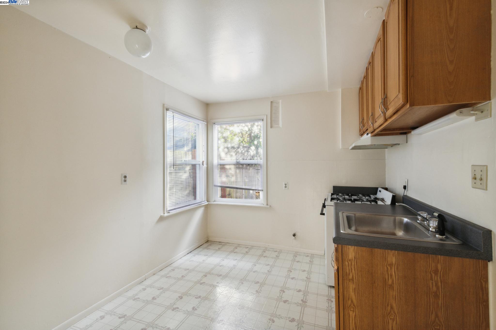2238 Roosevelt Ave