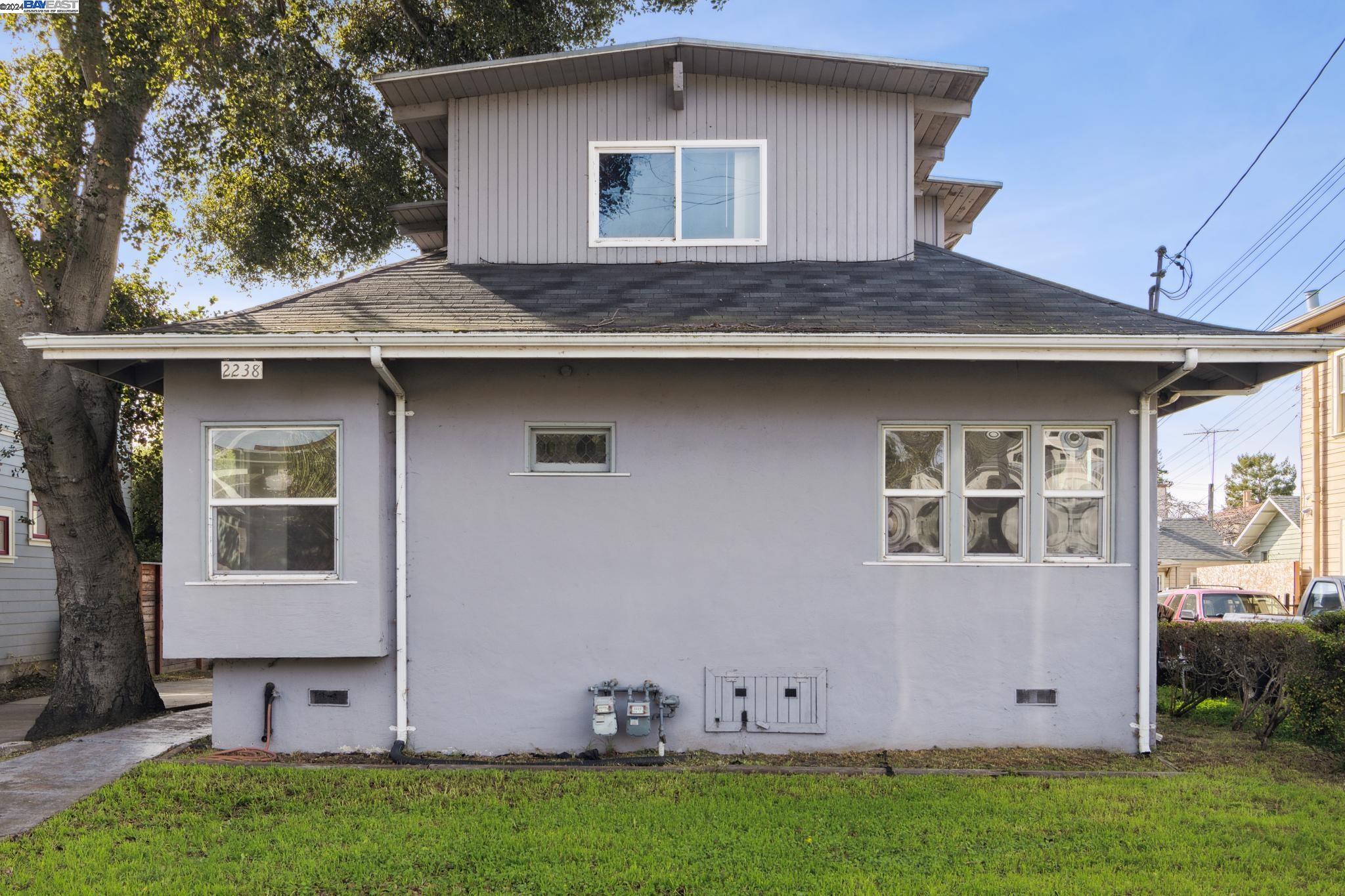 2238 Roosevelt Ave