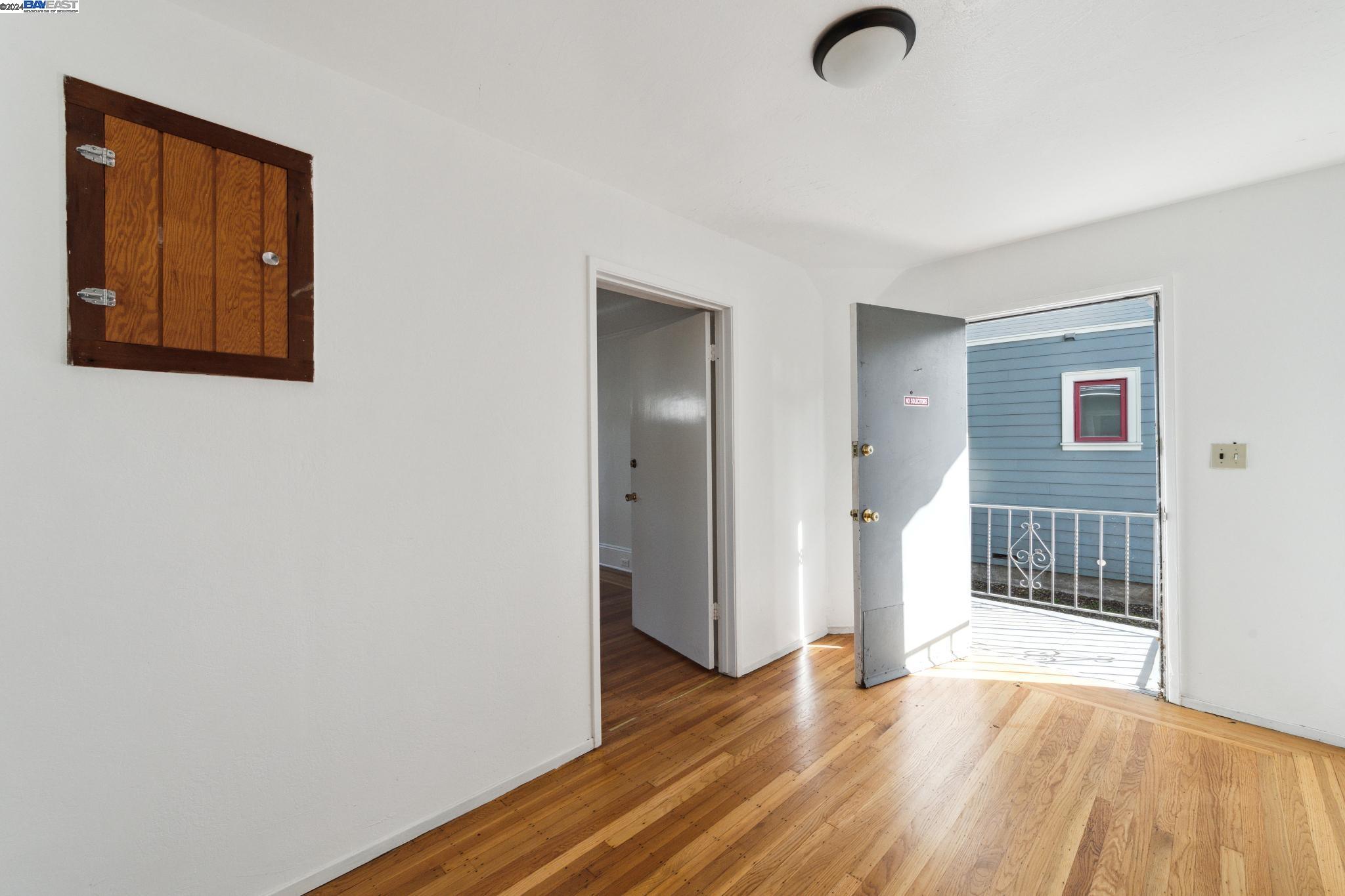 2238 Roosevelt Ave