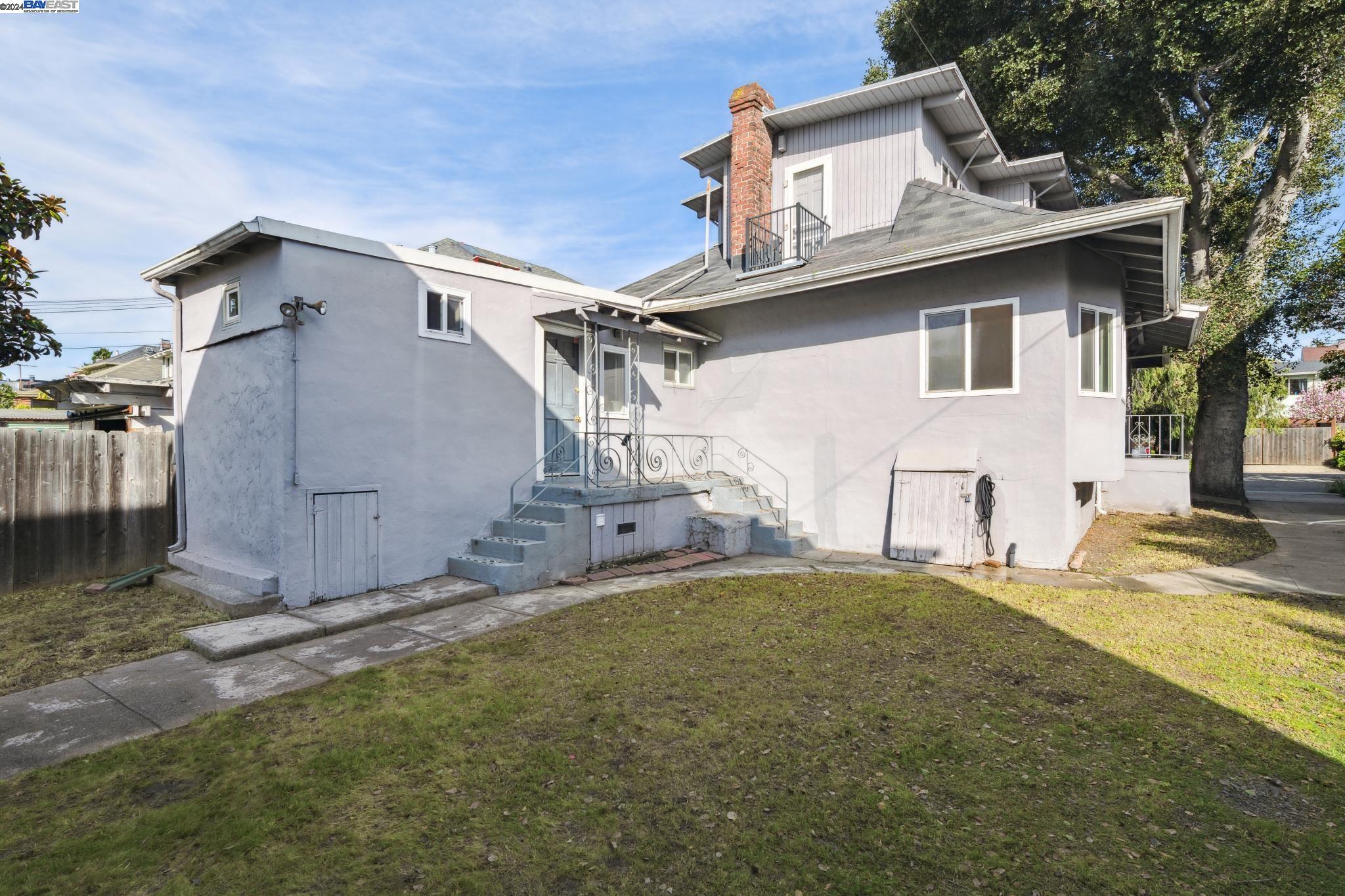 2238 Roosevelt Ave