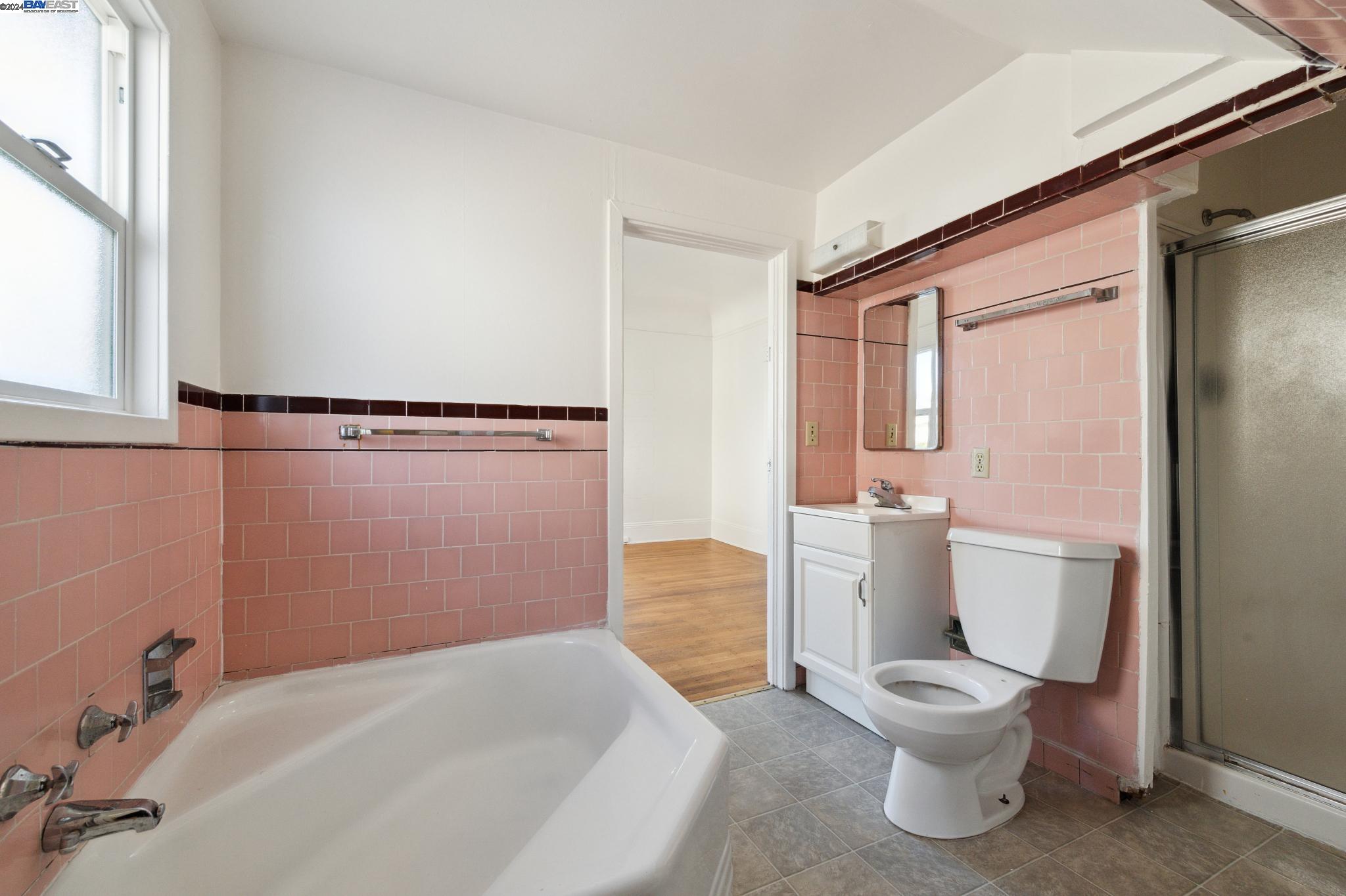 2238 Roosevelt Ave