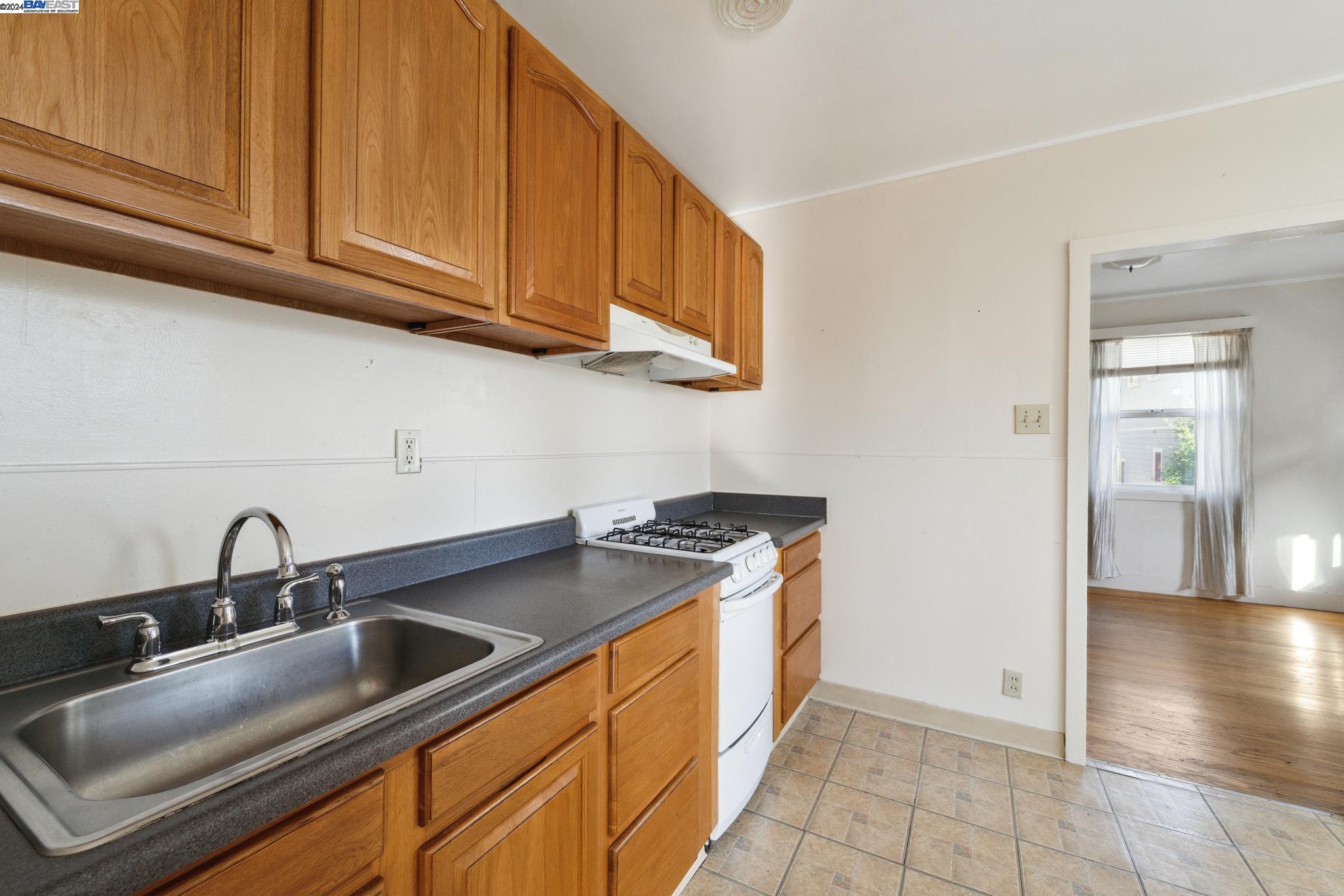 2238 Roosevelt Ave