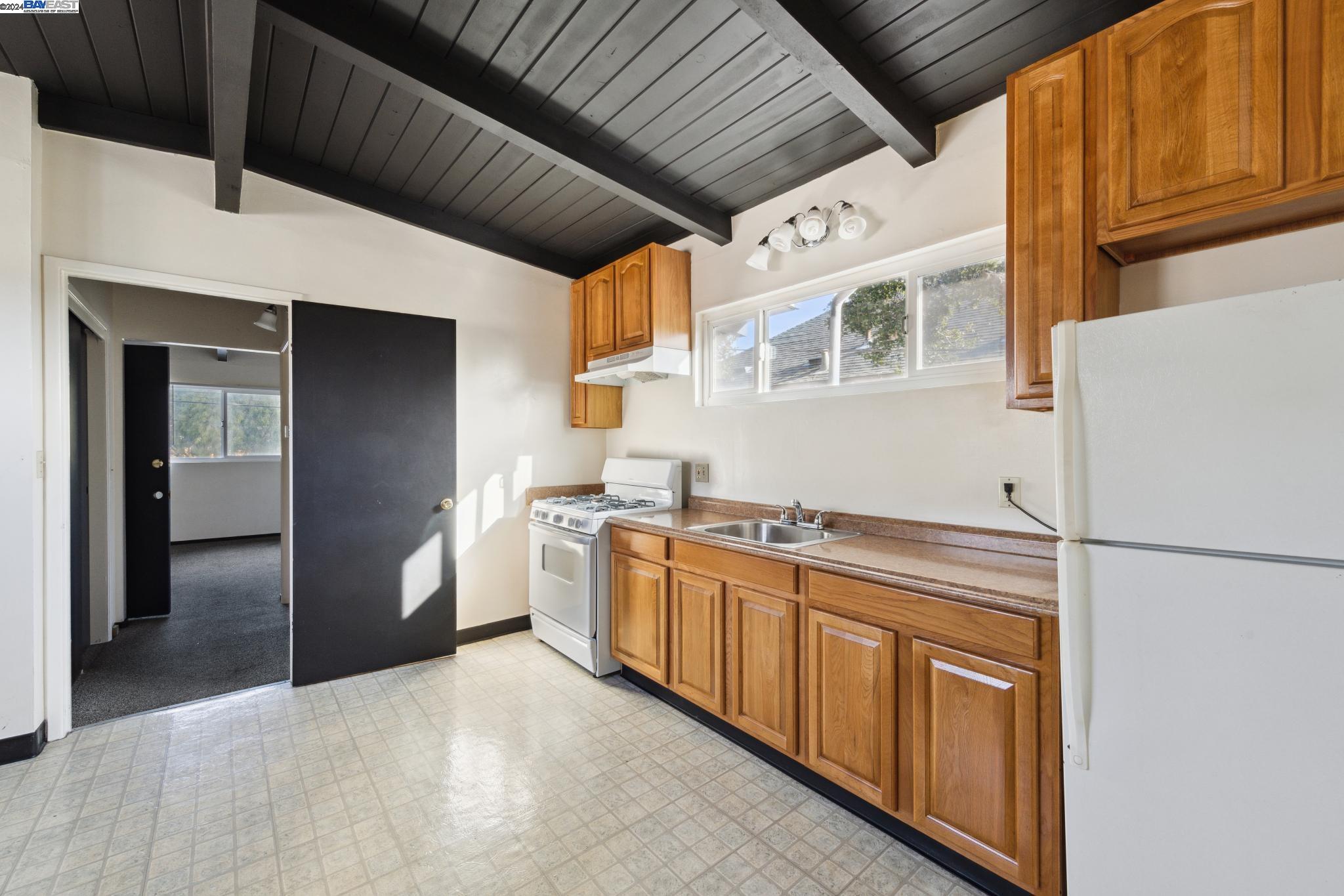 2238 Roosevelt Ave