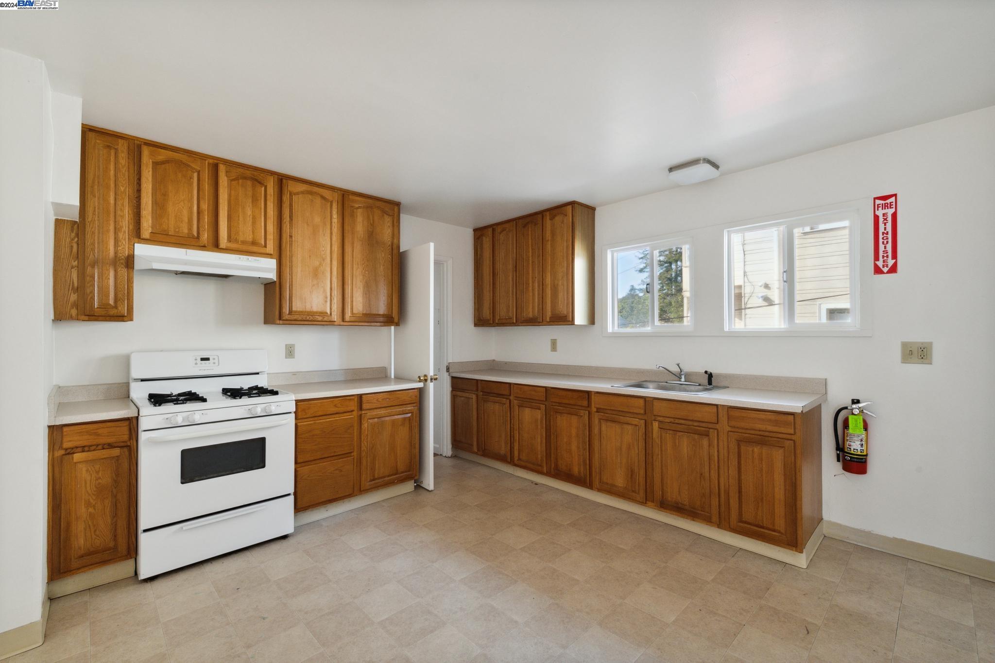 2238 Roosevelt Ave