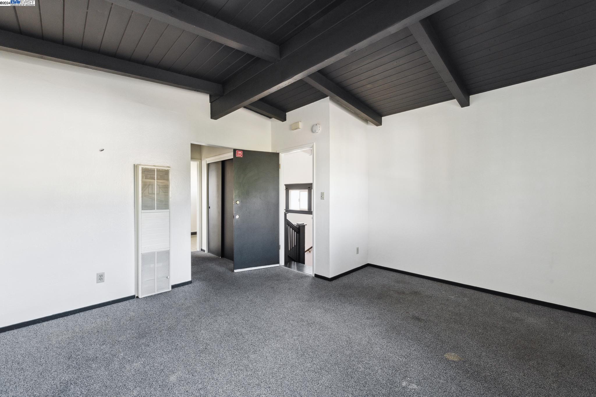2238 Roosevelt Ave