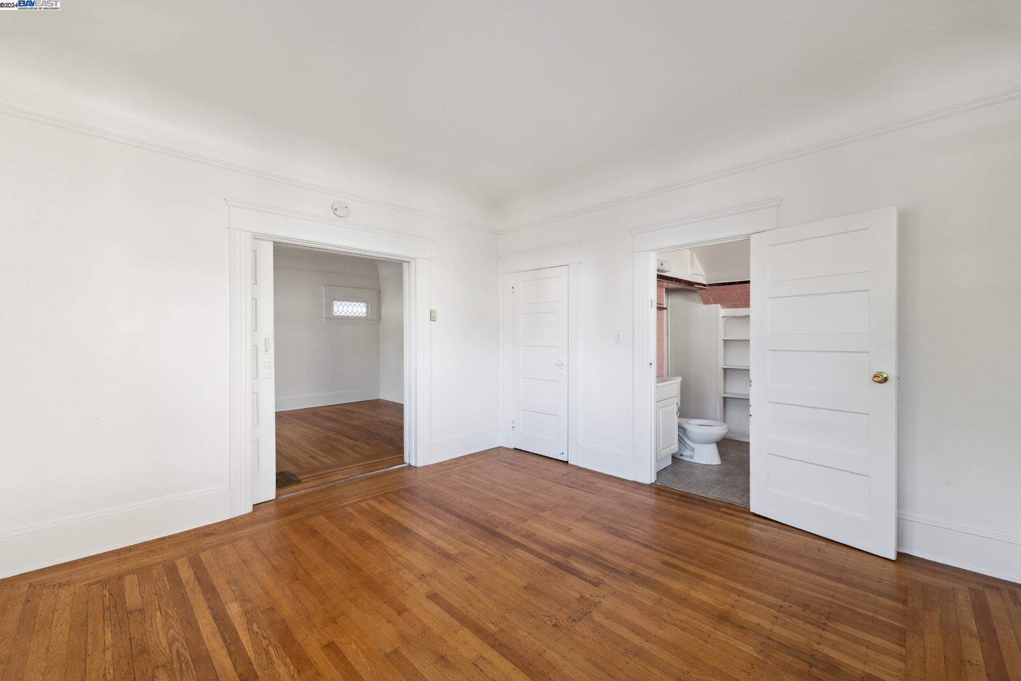 2238 Roosevelt Ave