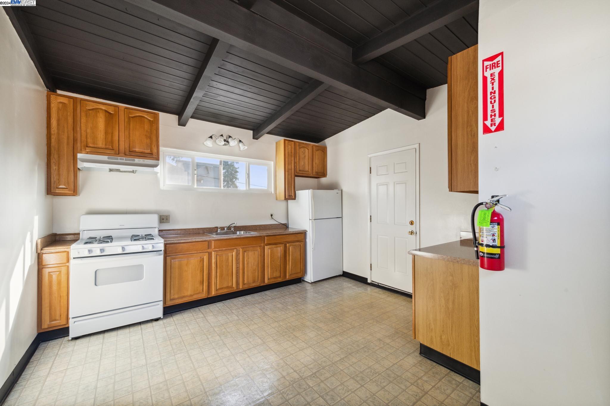 2238 Roosevelt Ave