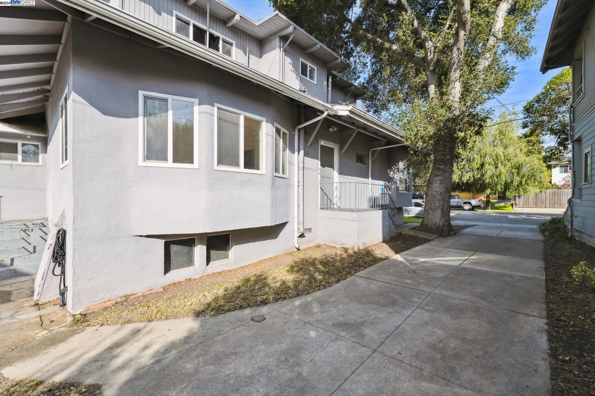 2238 Roosevelt Ave