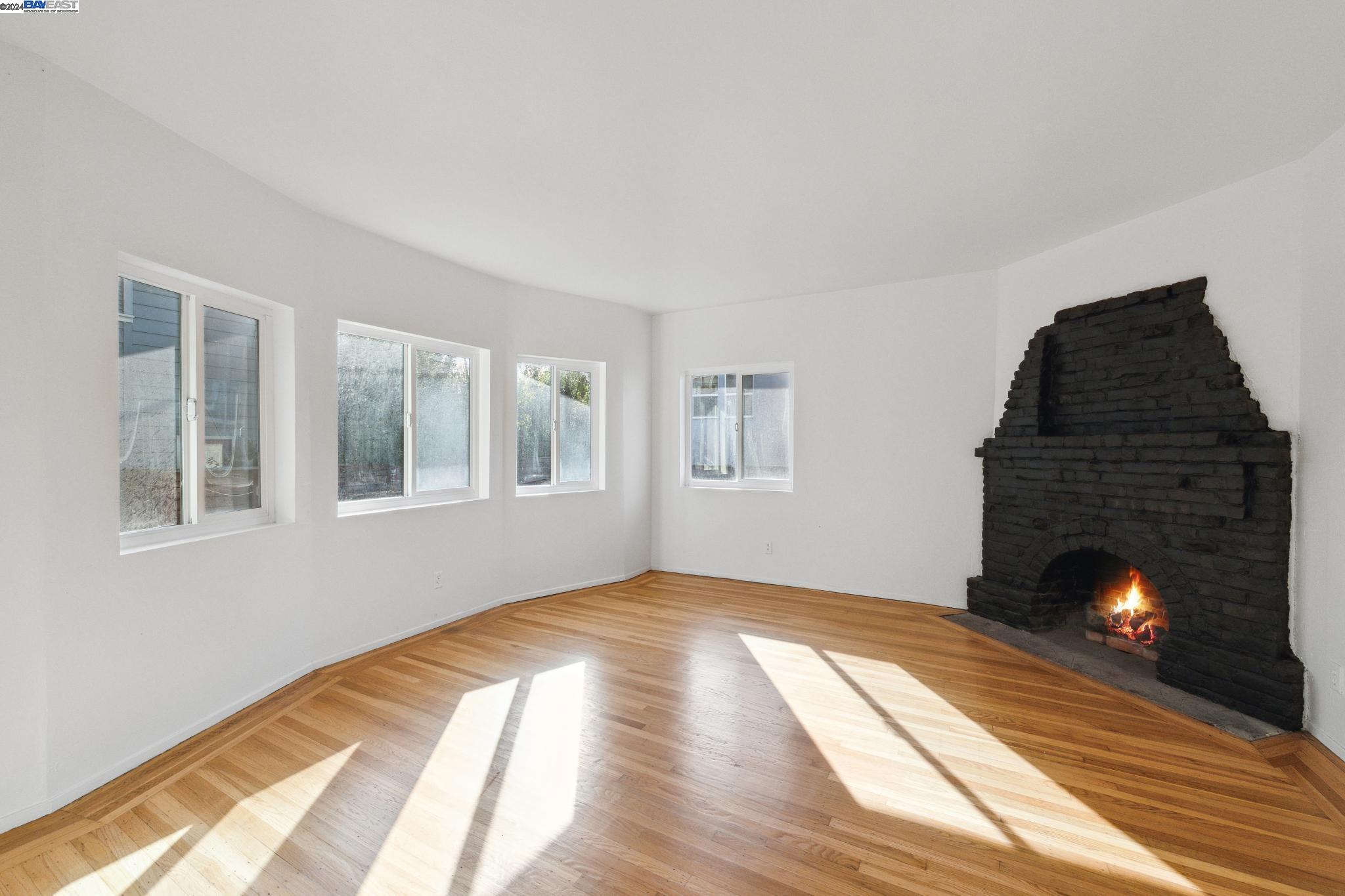 2238 Roosevelt Ave
