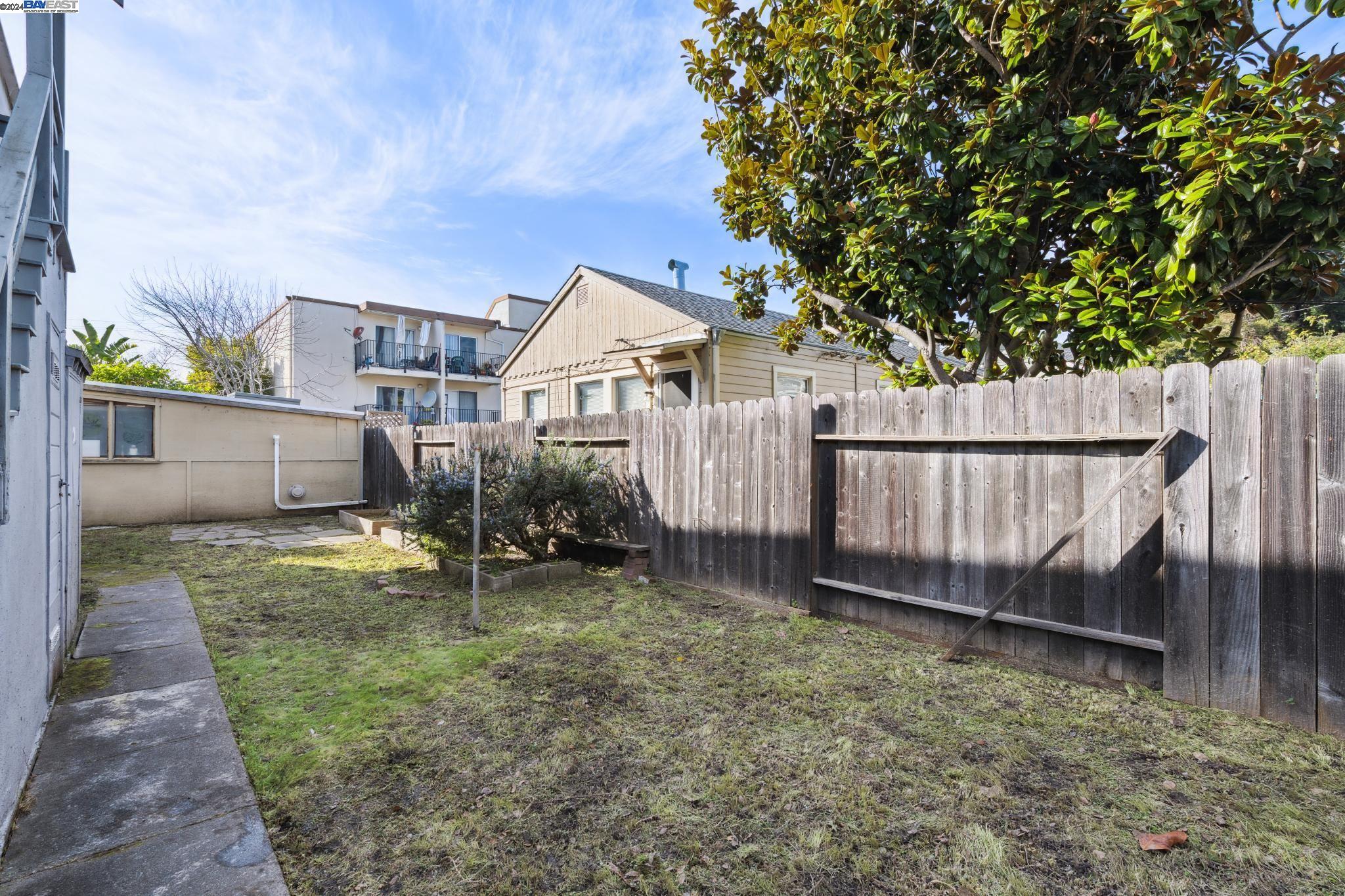 2238 Roosevelt Ave