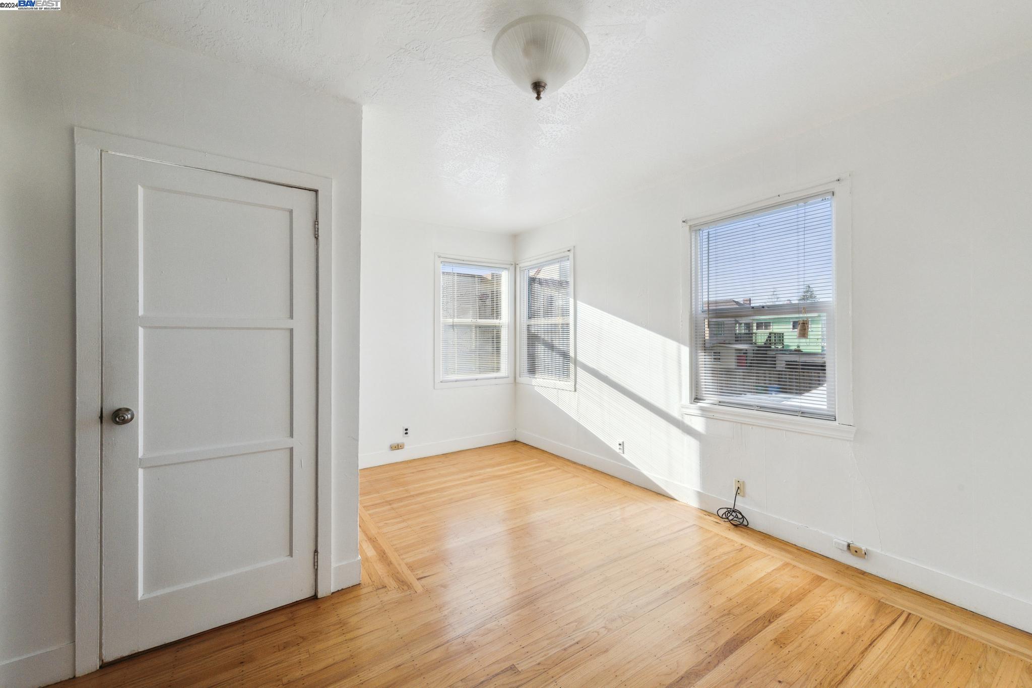 2238 Roosevelt Ave