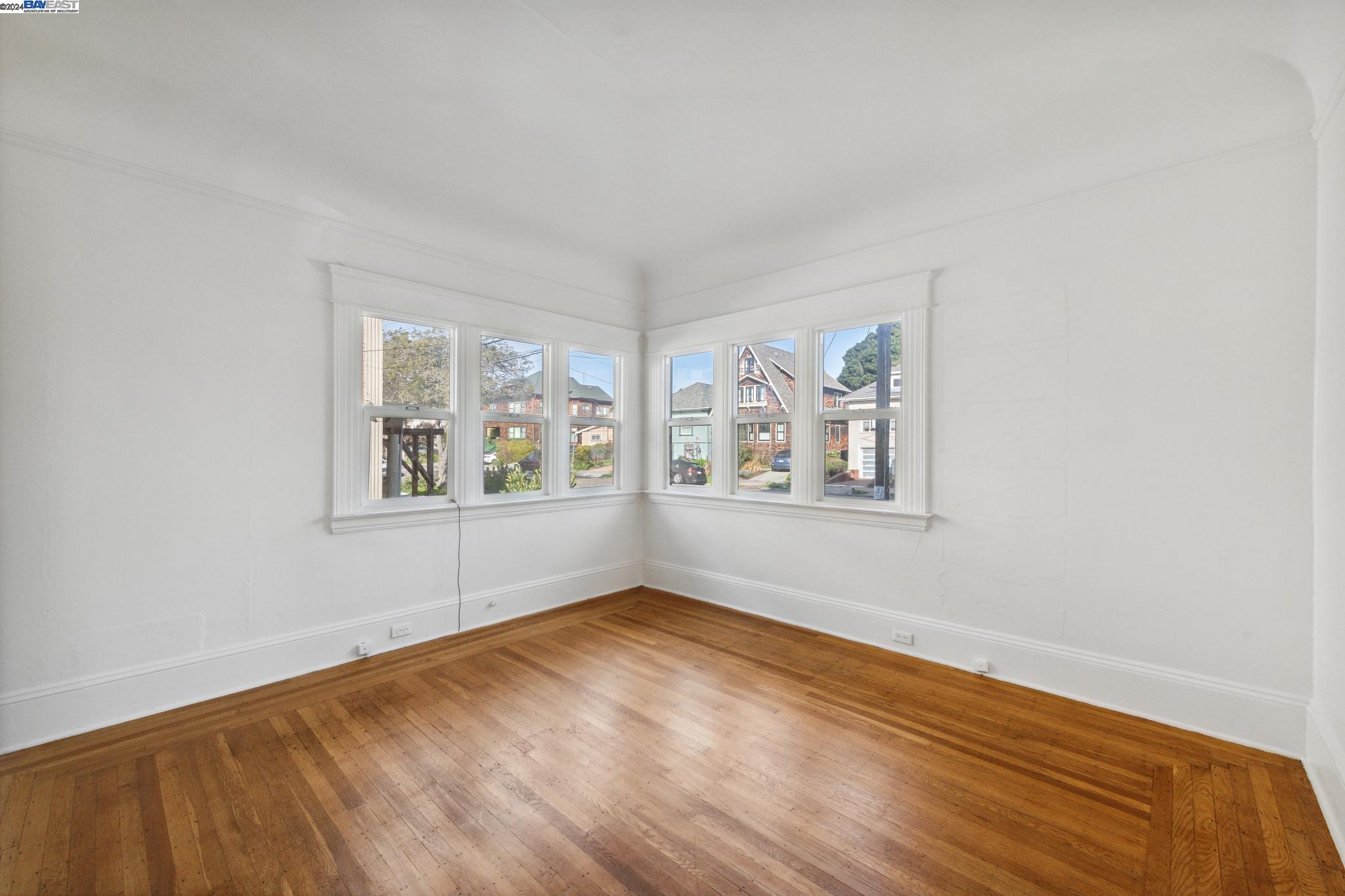 2238 Roosevelt Ave
