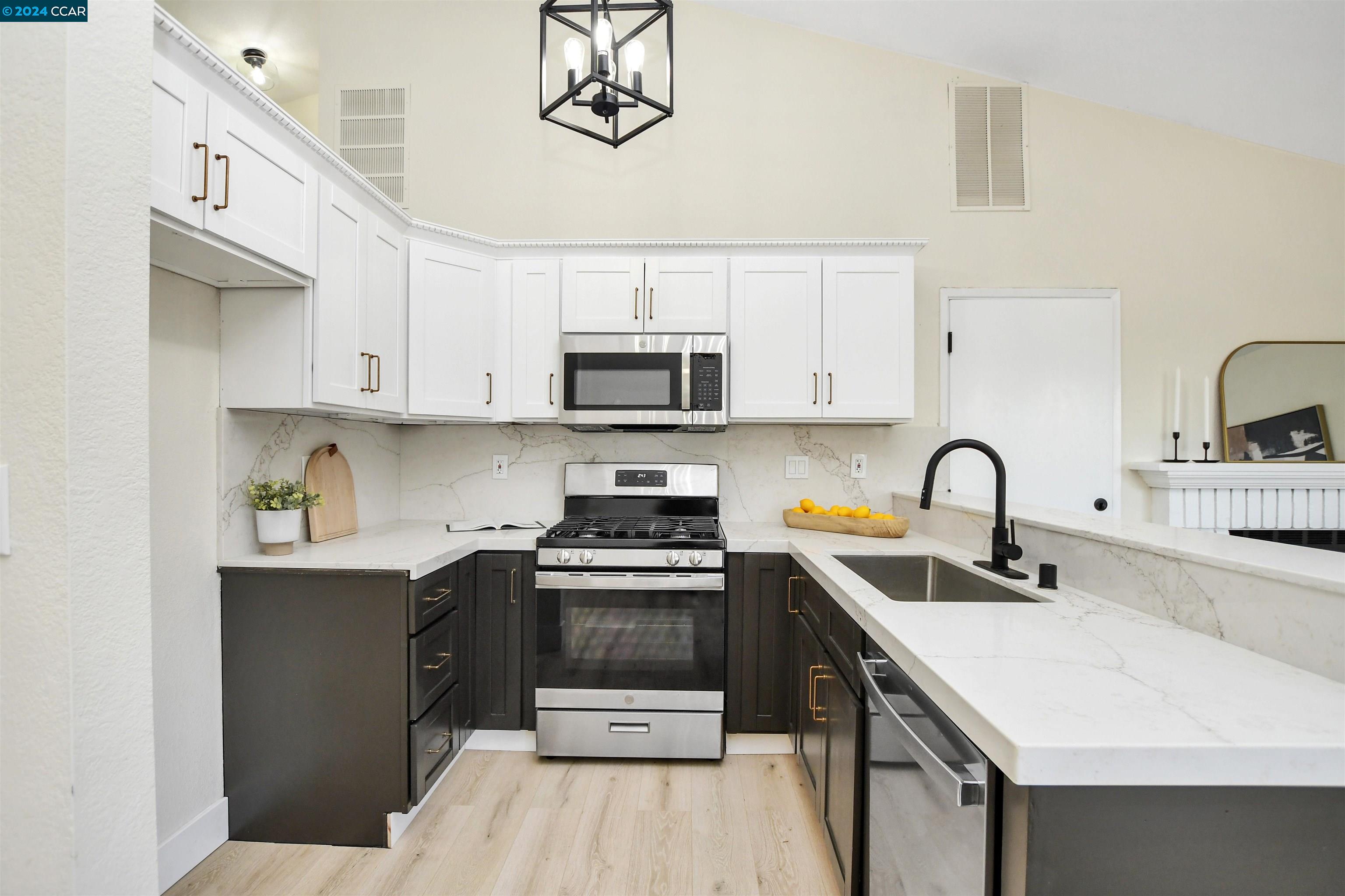 3013 Van Buren Ct