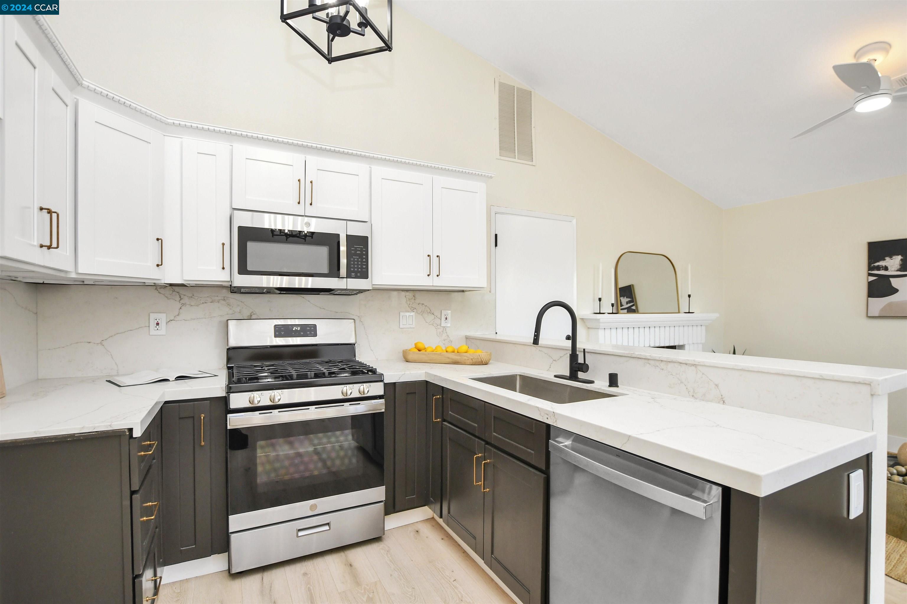 3013 Van Buren Ct