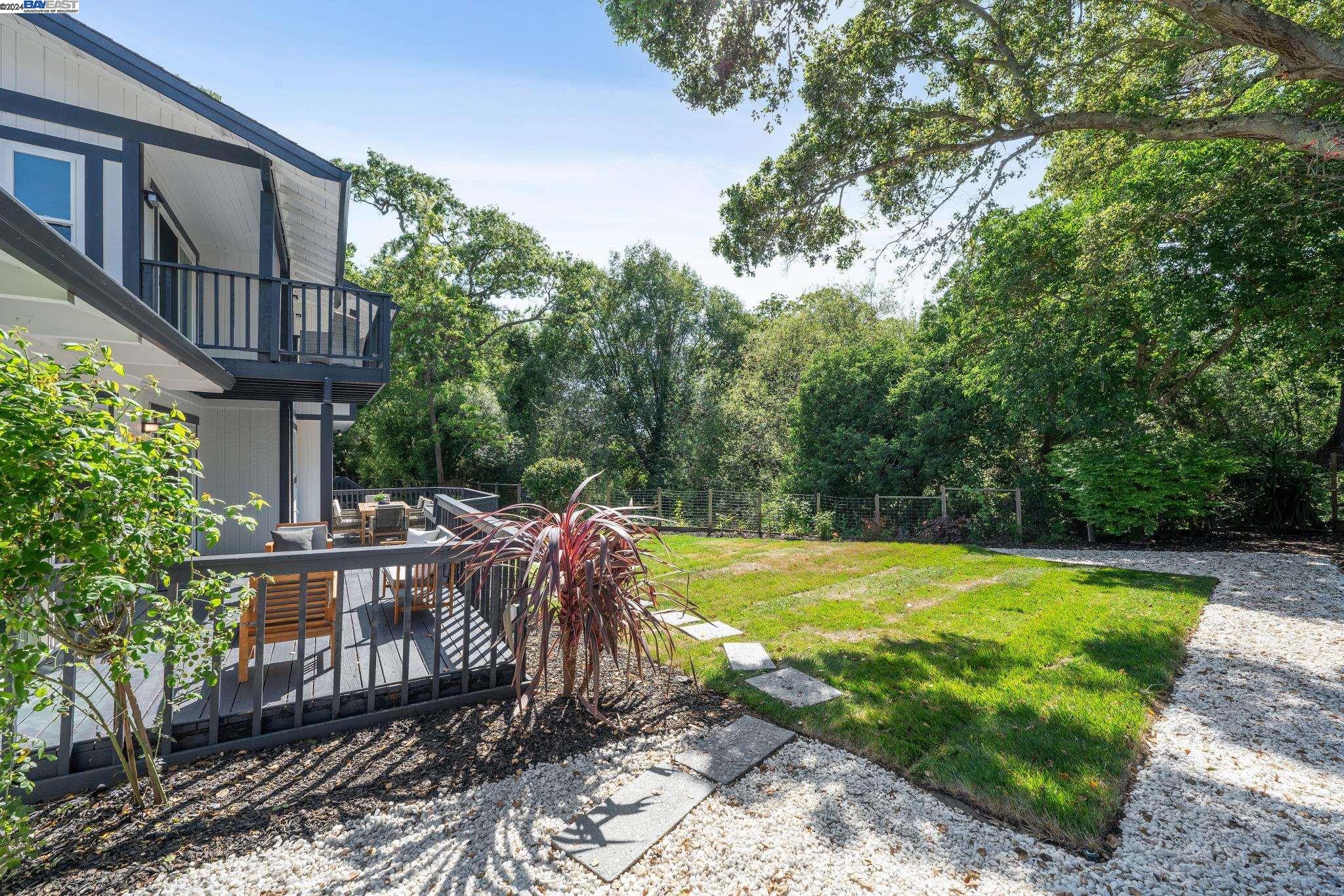 10 Paradise Ct