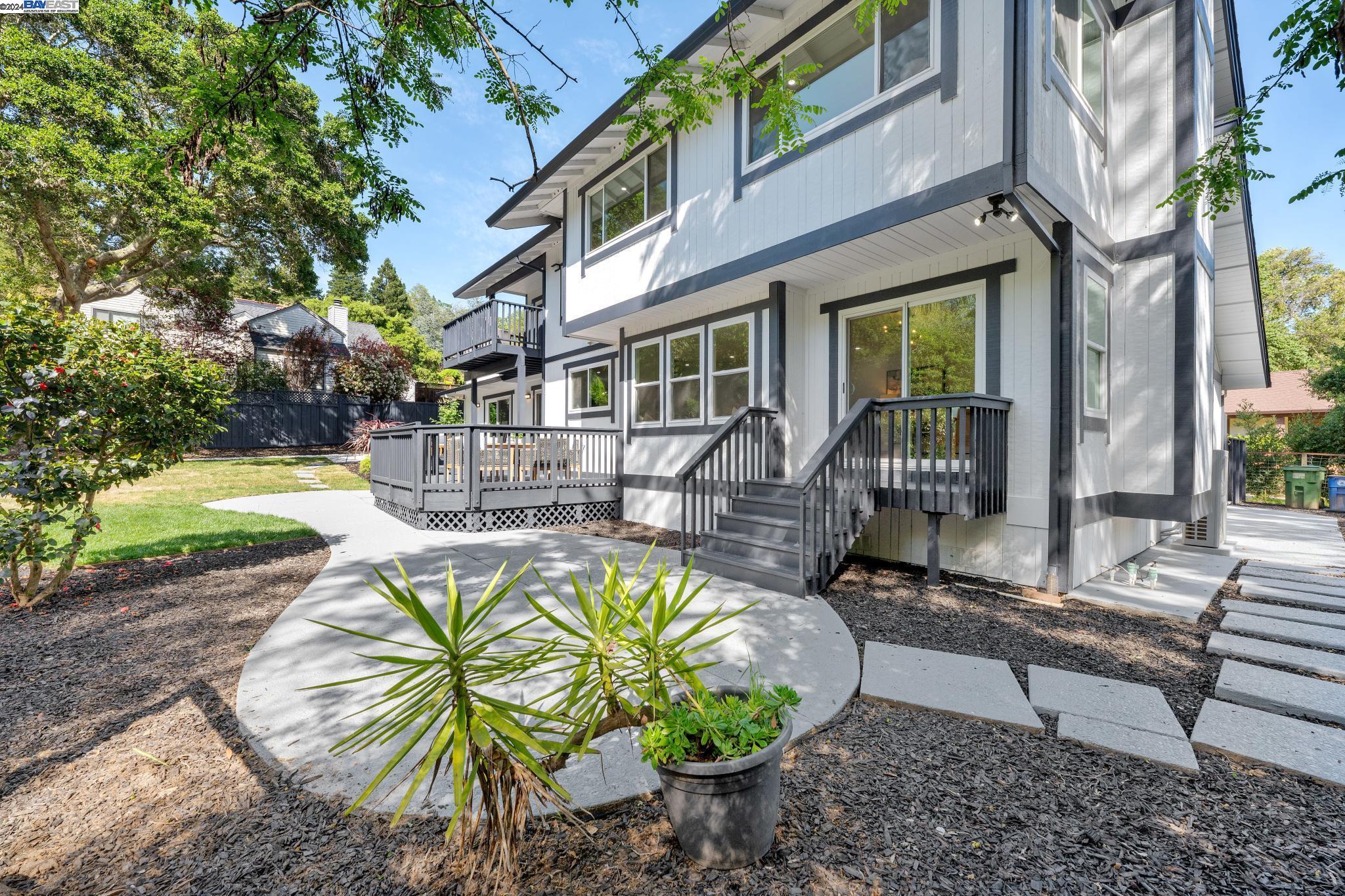 10 Paradise Ct