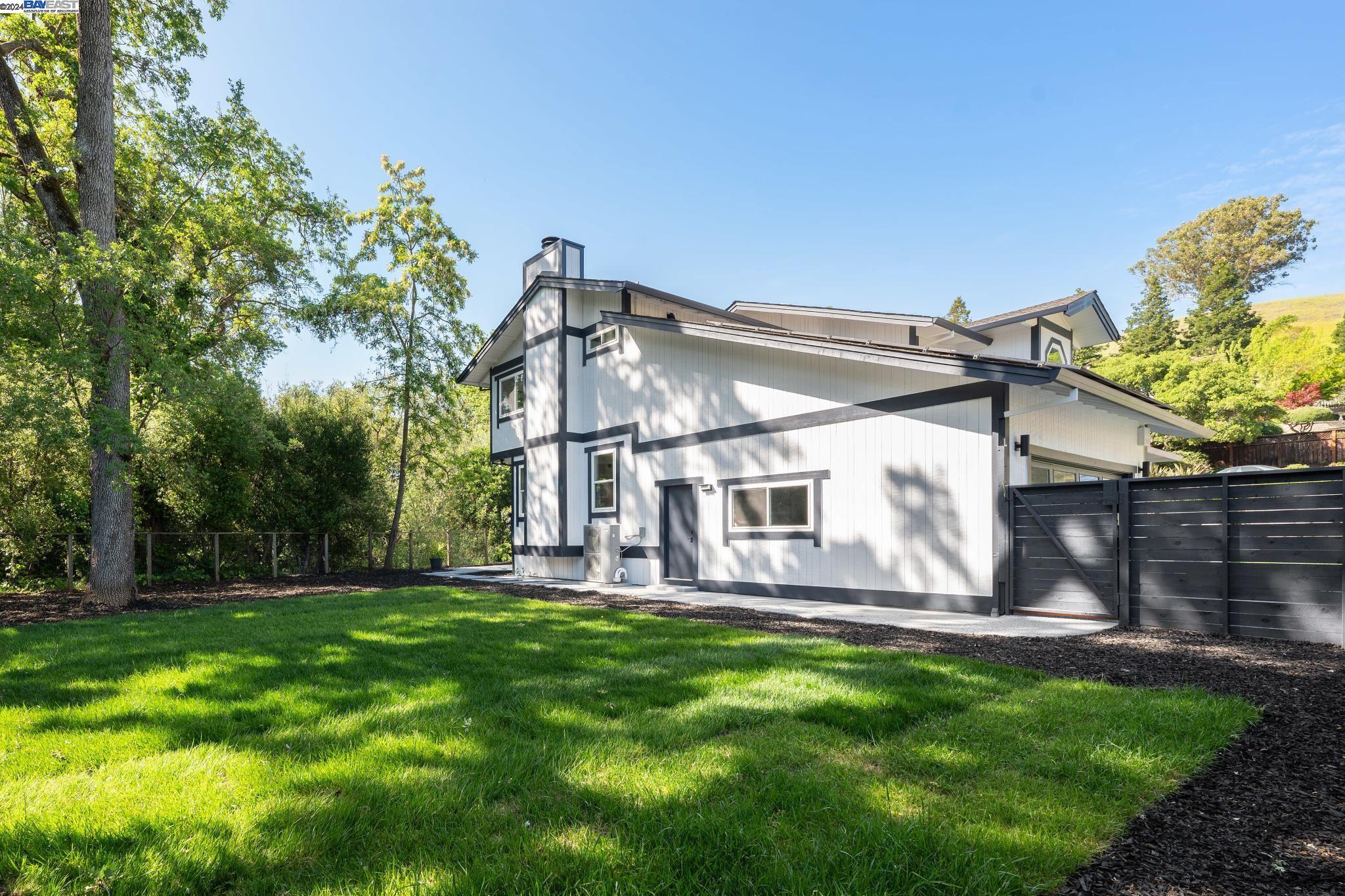 10 Paradise Ct