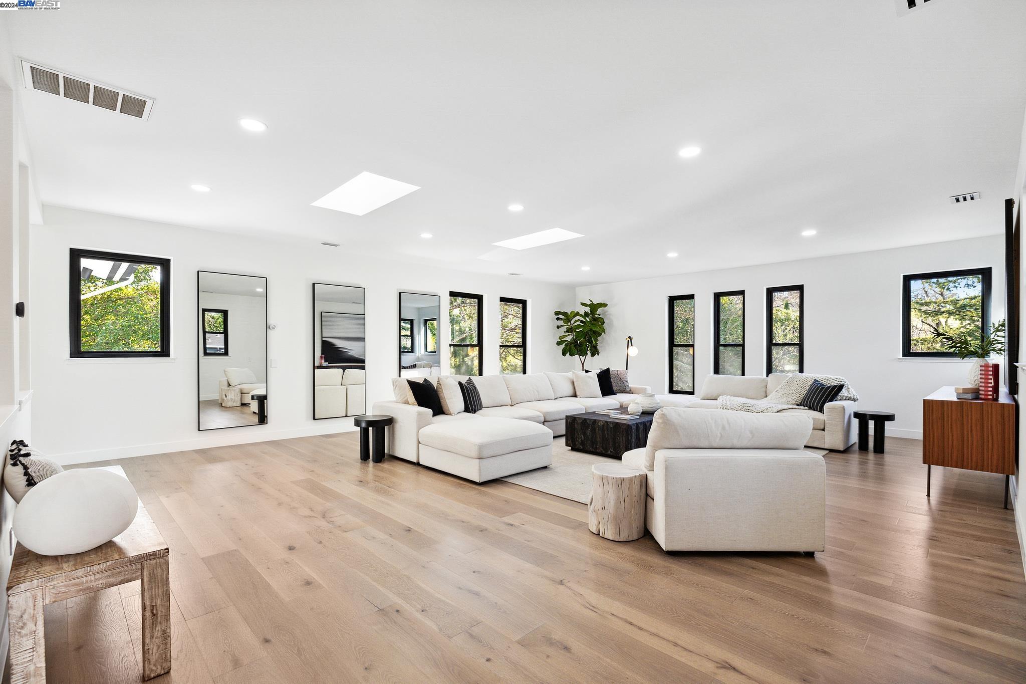 1510 Avenida Nueva