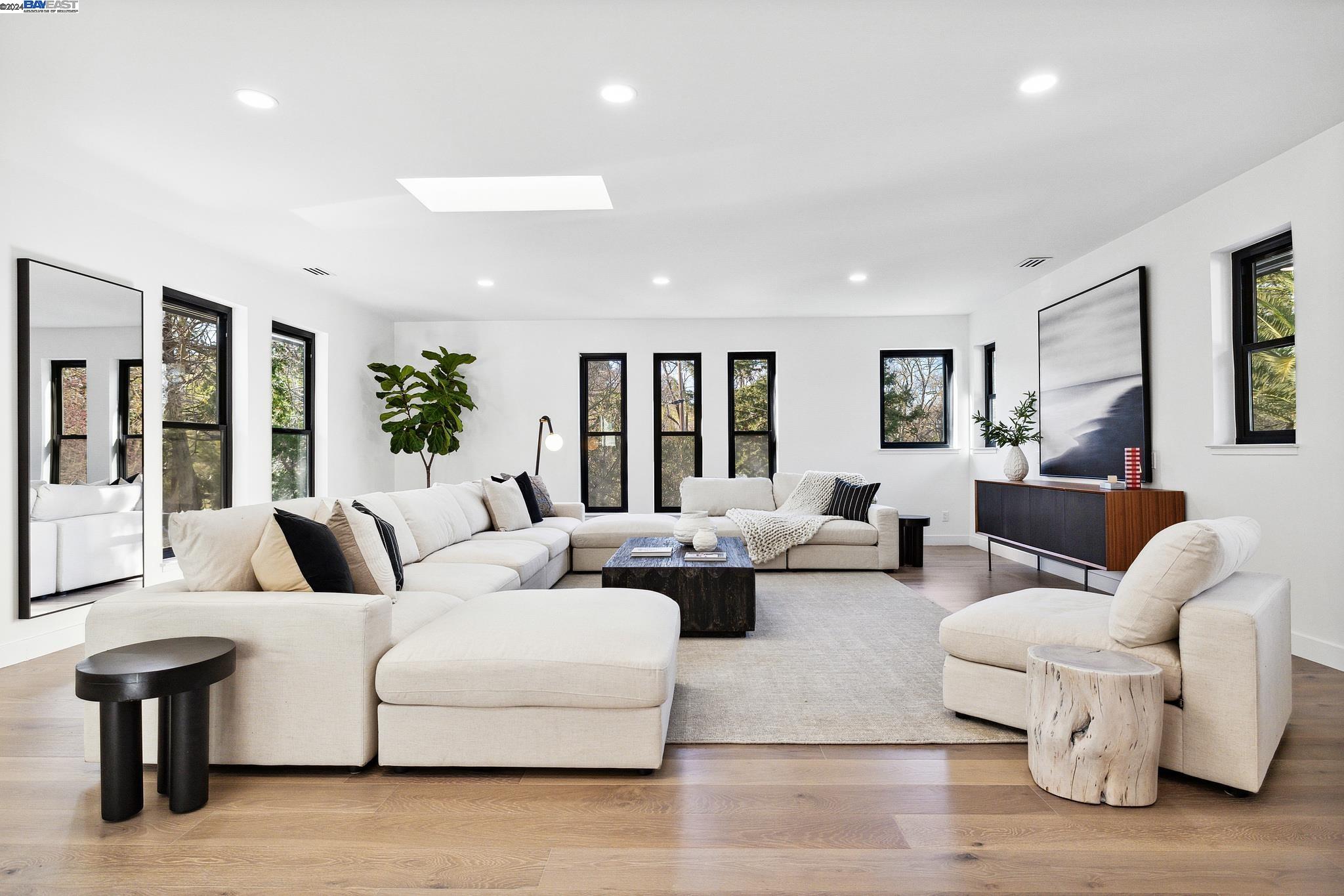 1510 Avenida Nueva