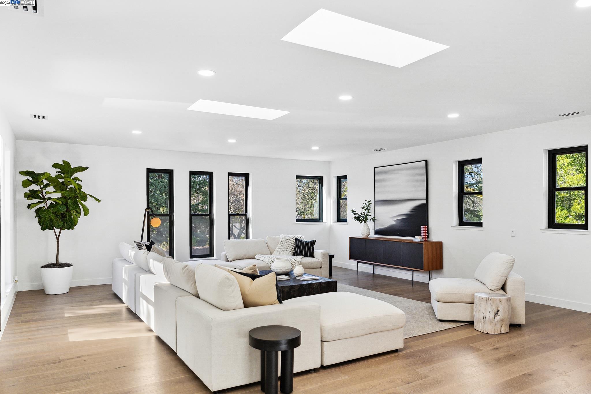 1510 Avenida Nueva