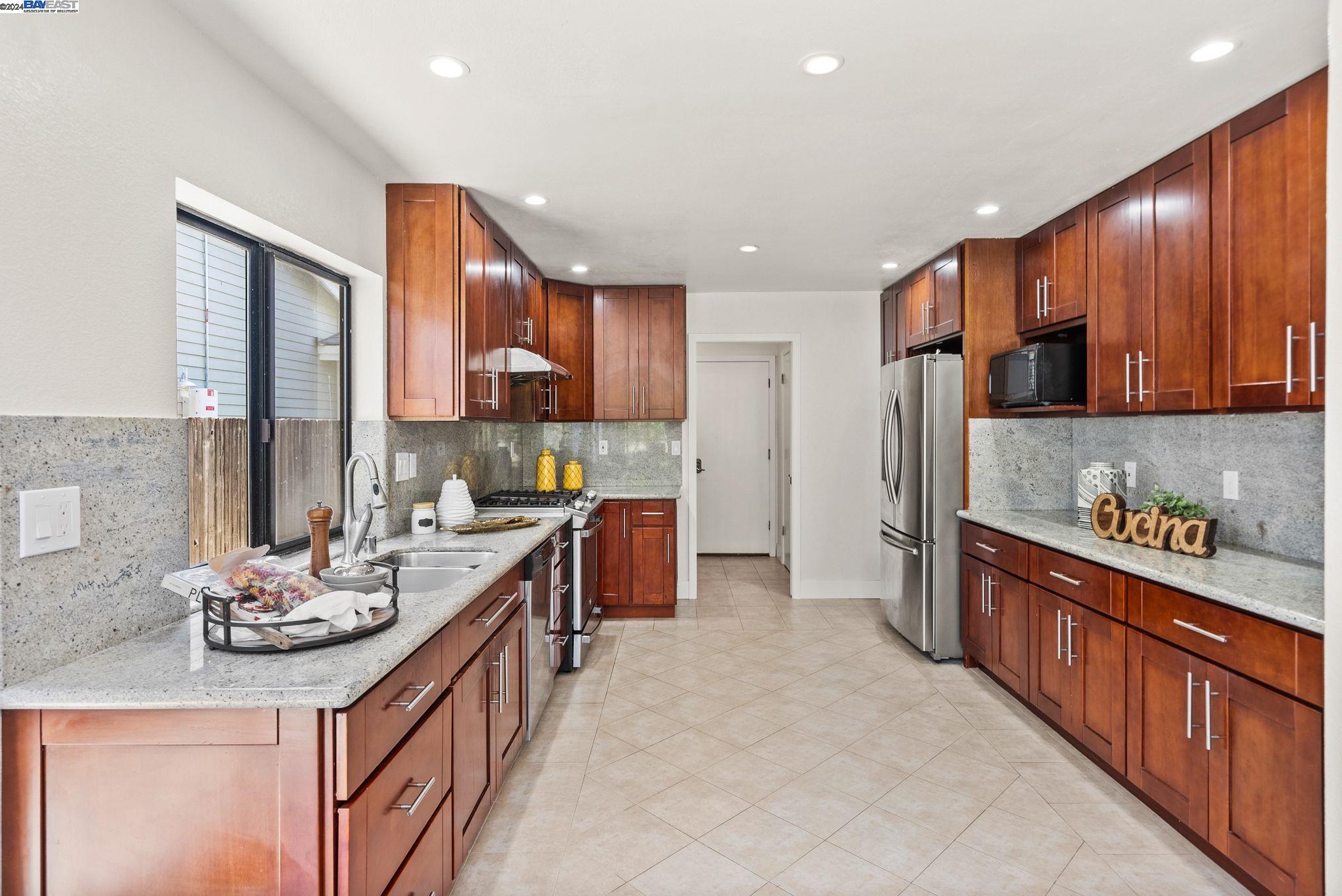 4211 High Knoll Dr