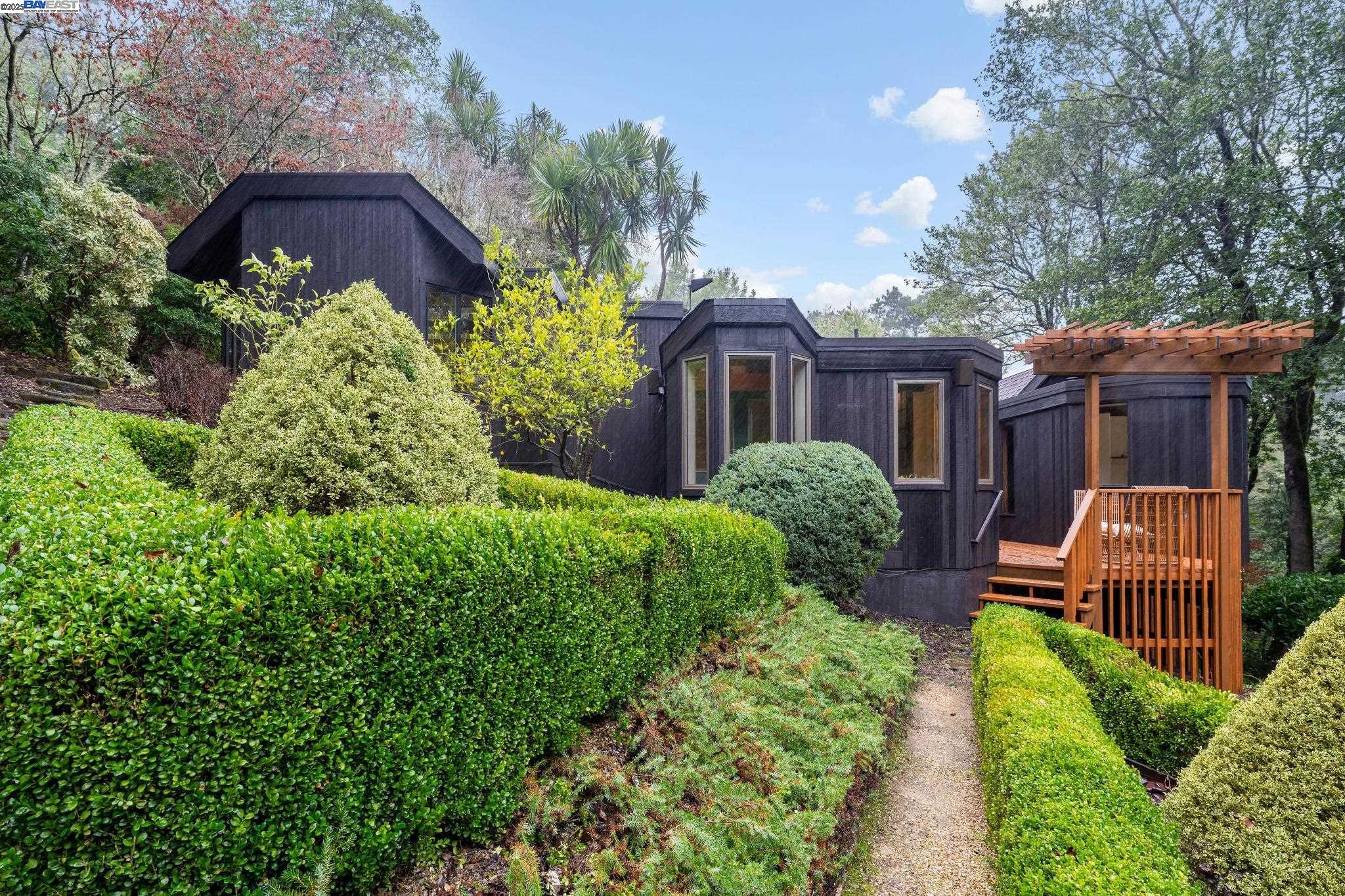 10 E Robert Dr