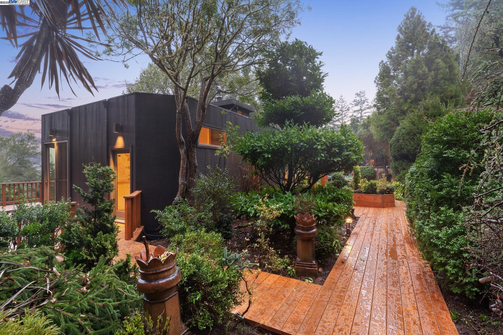 10 E Robert Dr