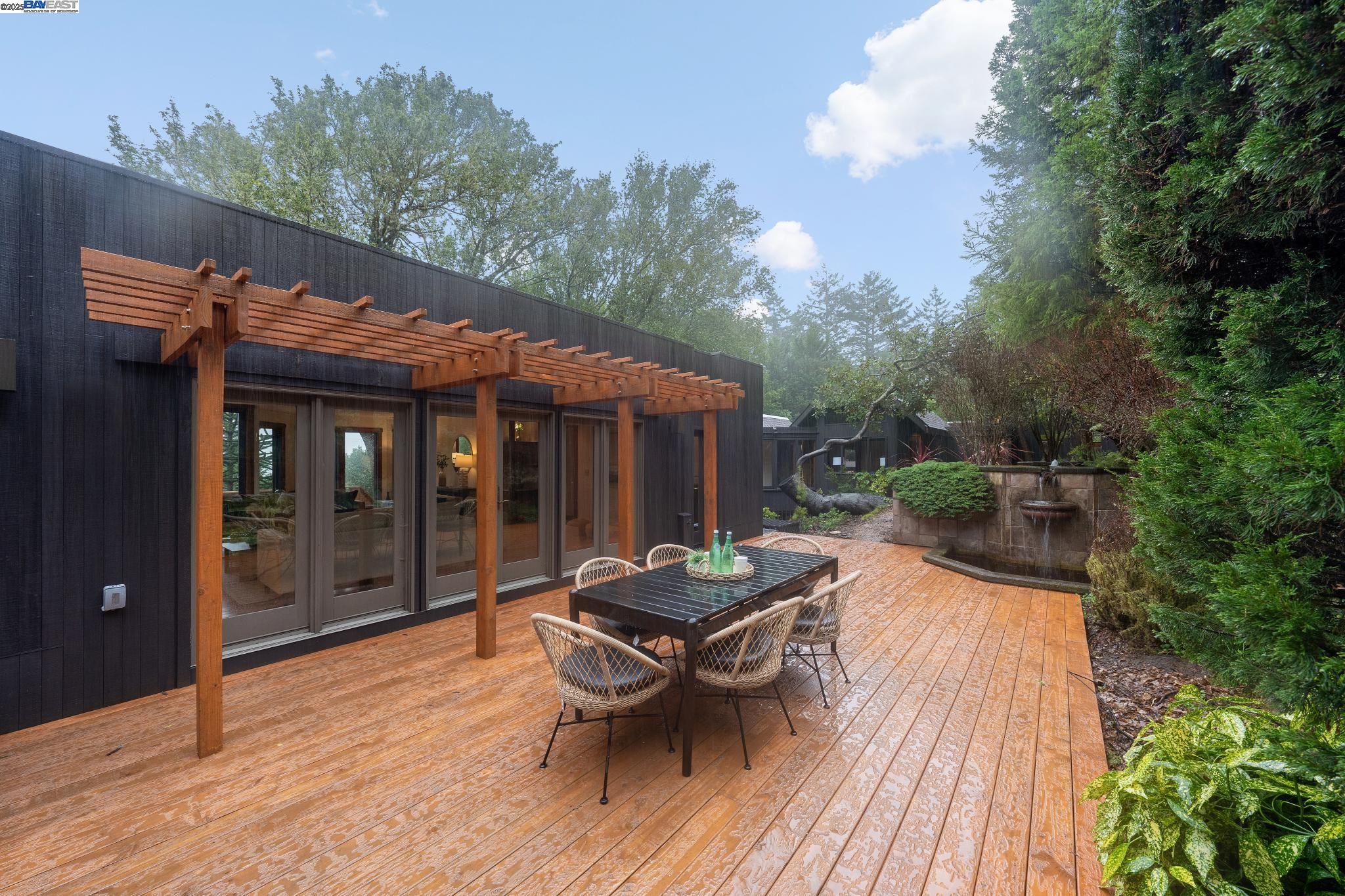 10 E Robert Dr