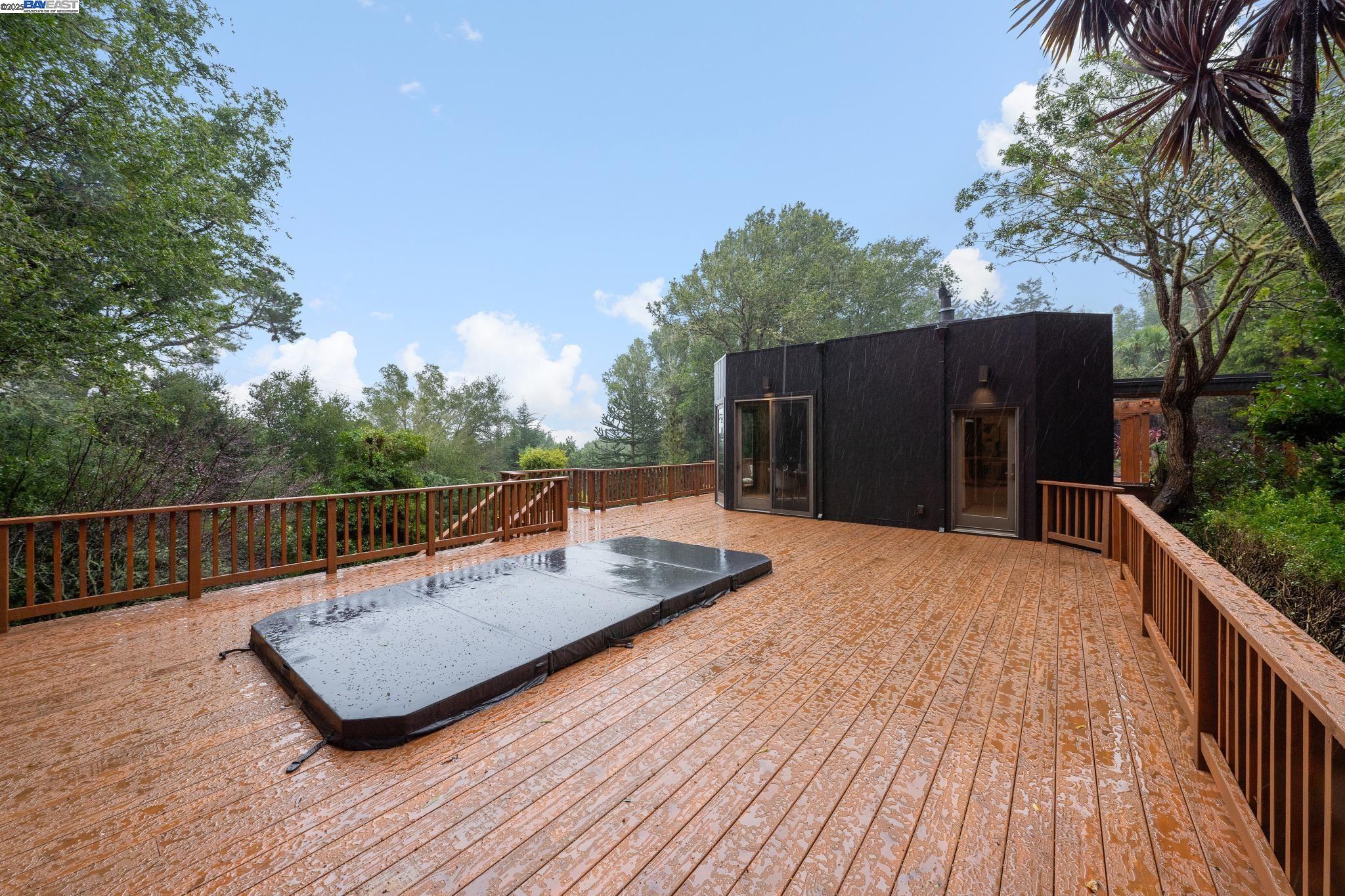 10 E Robert Dr