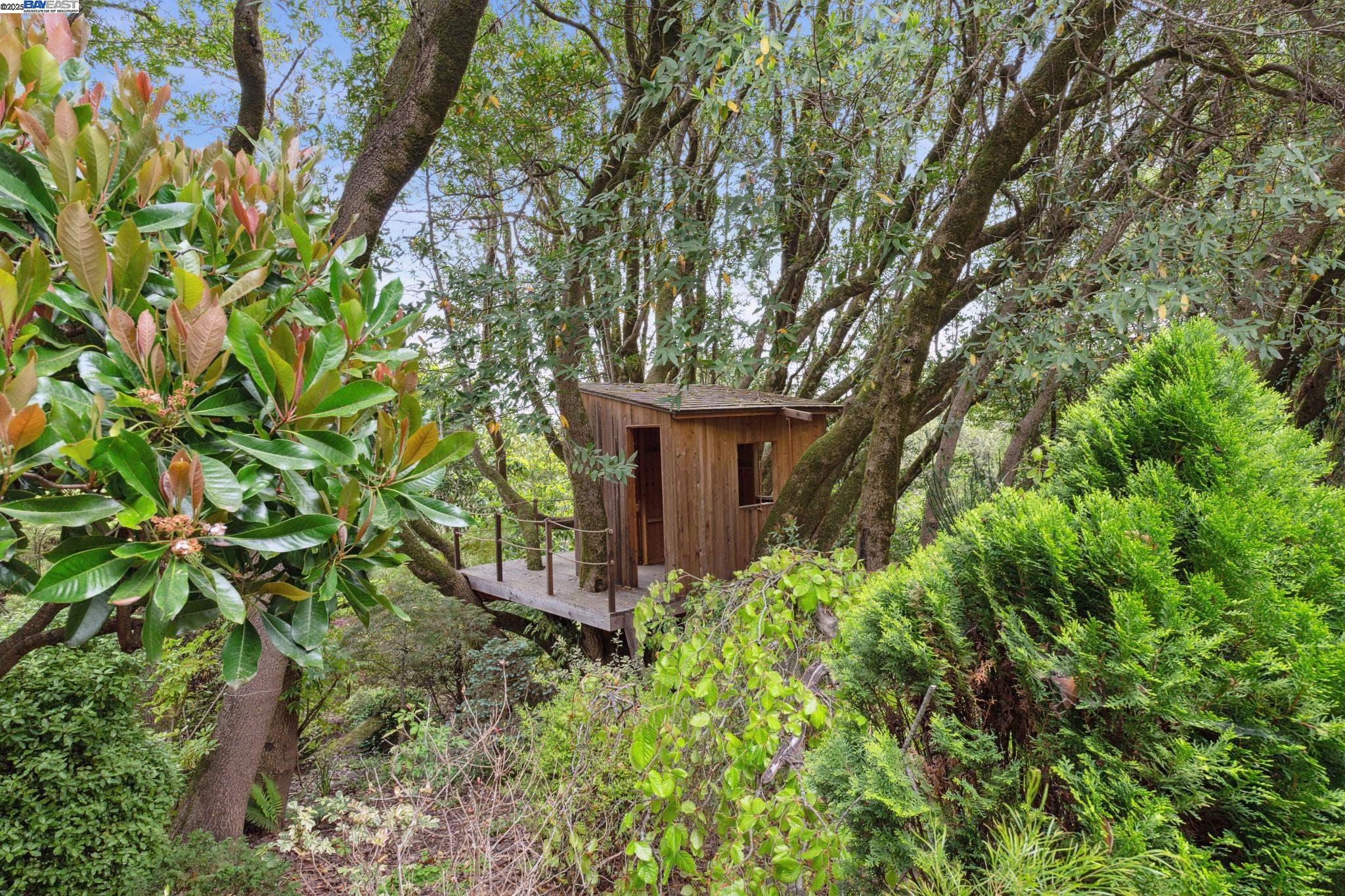 10 E Robert Dr
