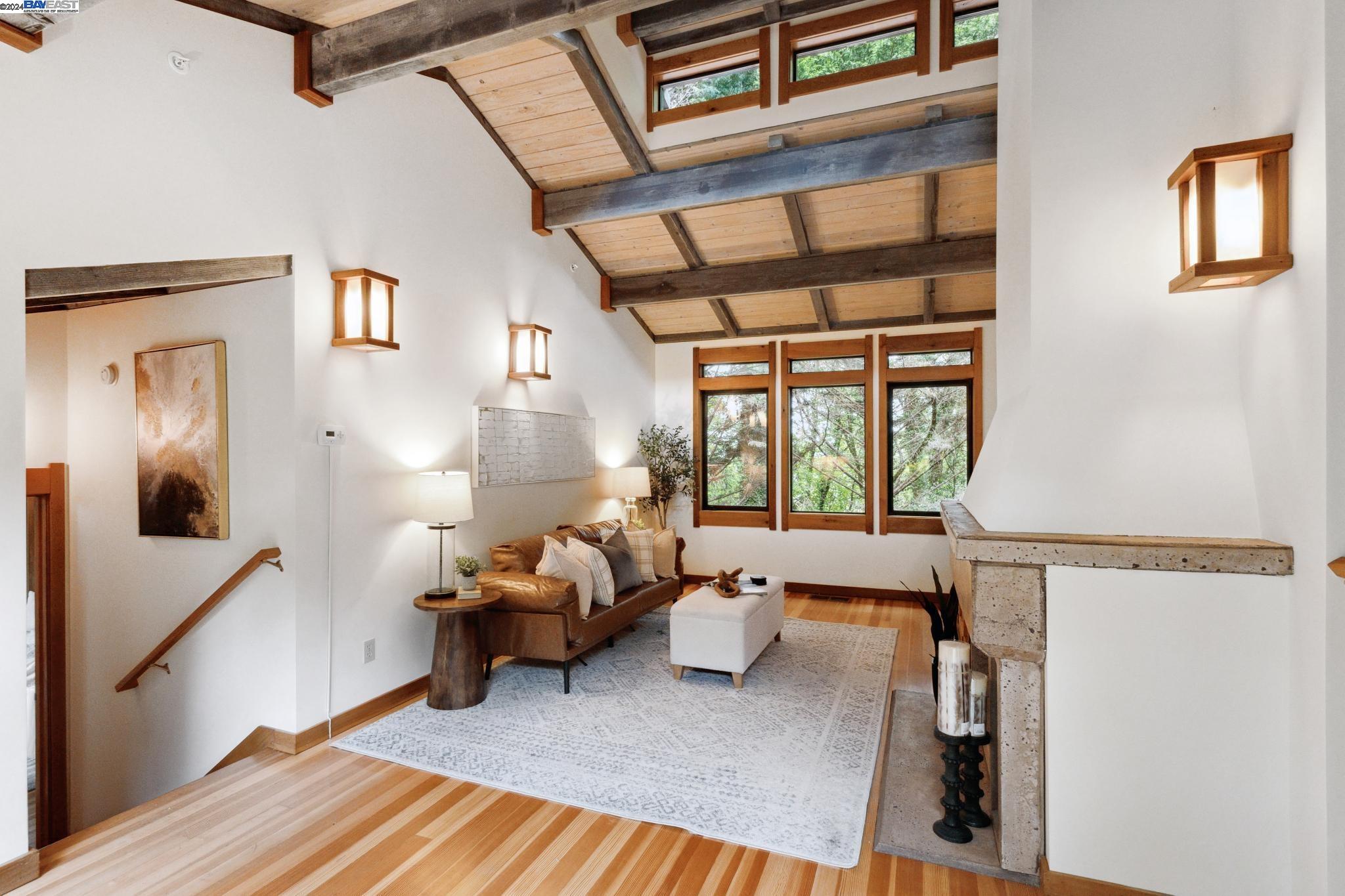 10 E Robert Dr