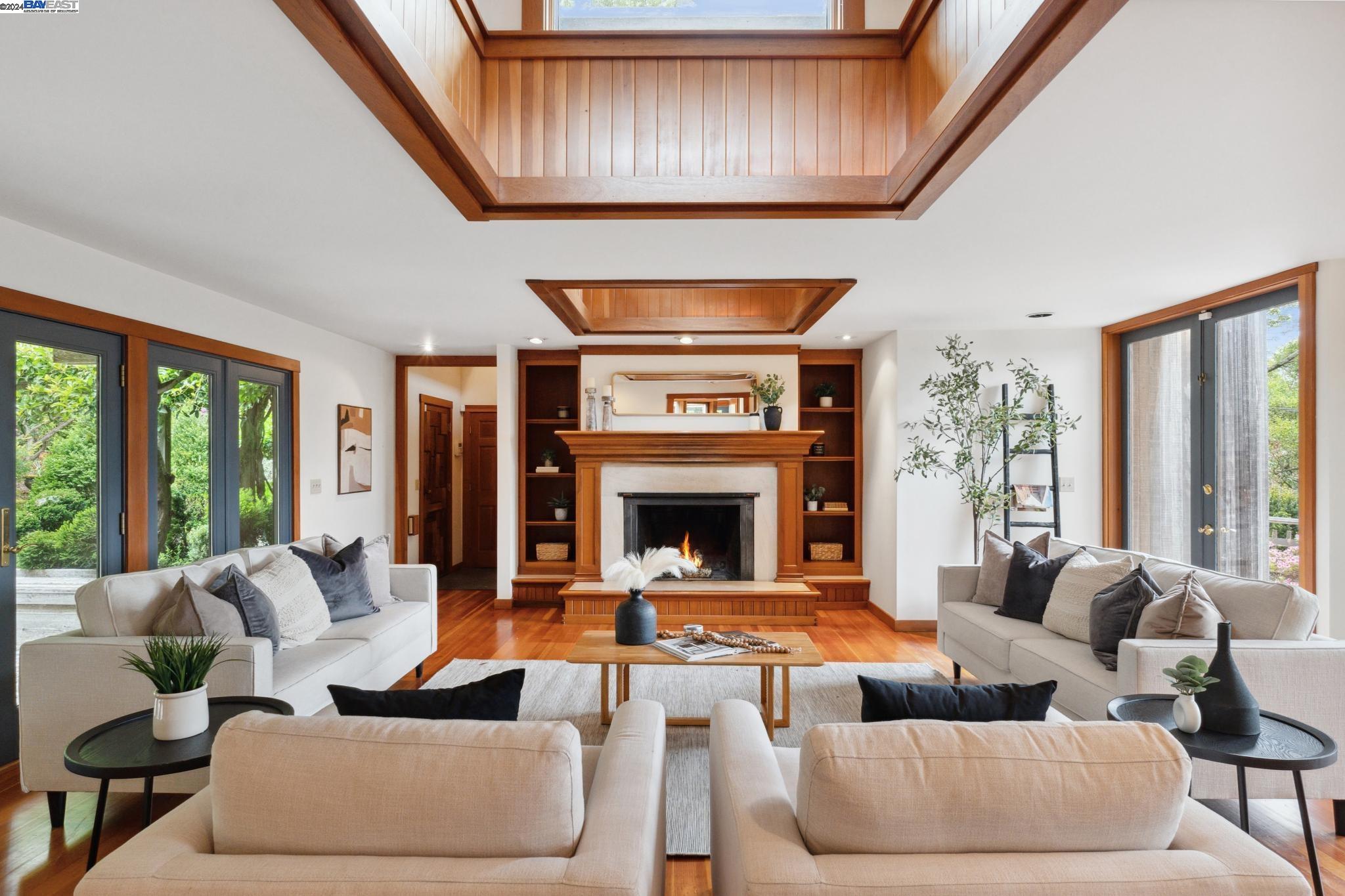 10 E Robert Dr