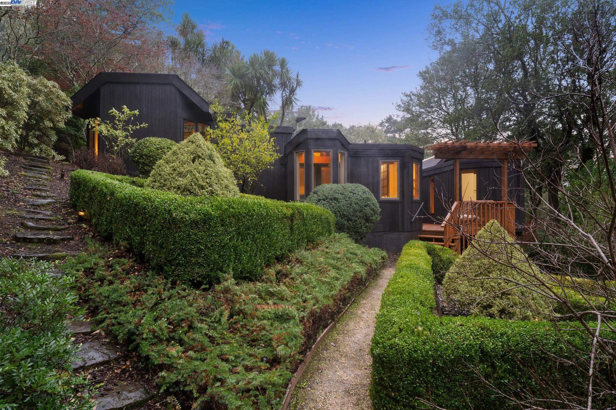 10 E Robert Dr