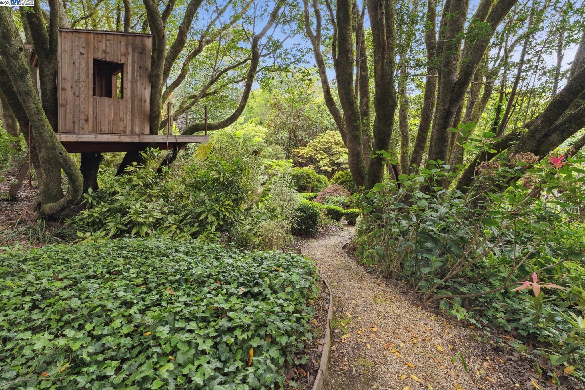 10 E Robert Dr